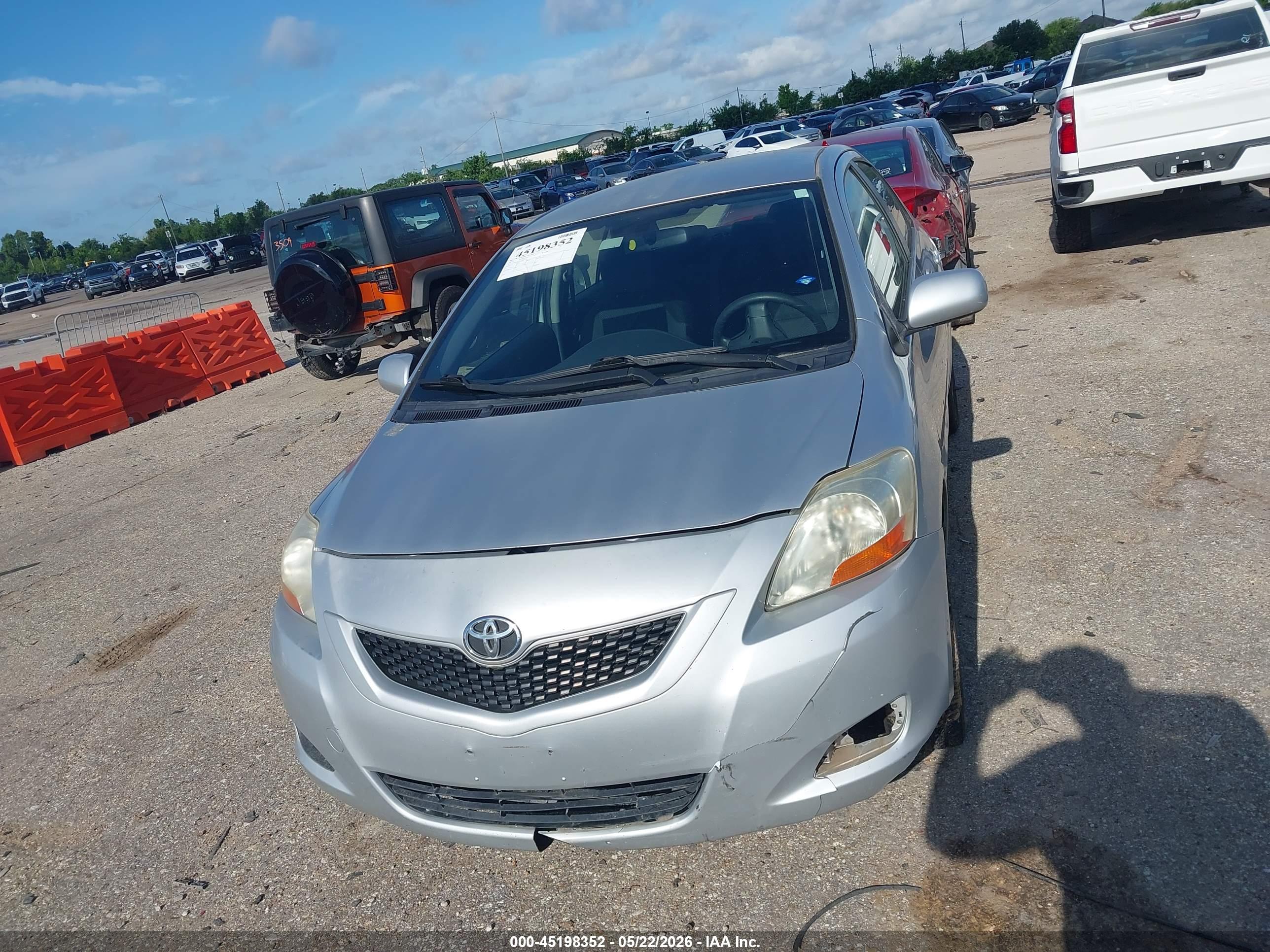 TOYOTA YARIS image 6