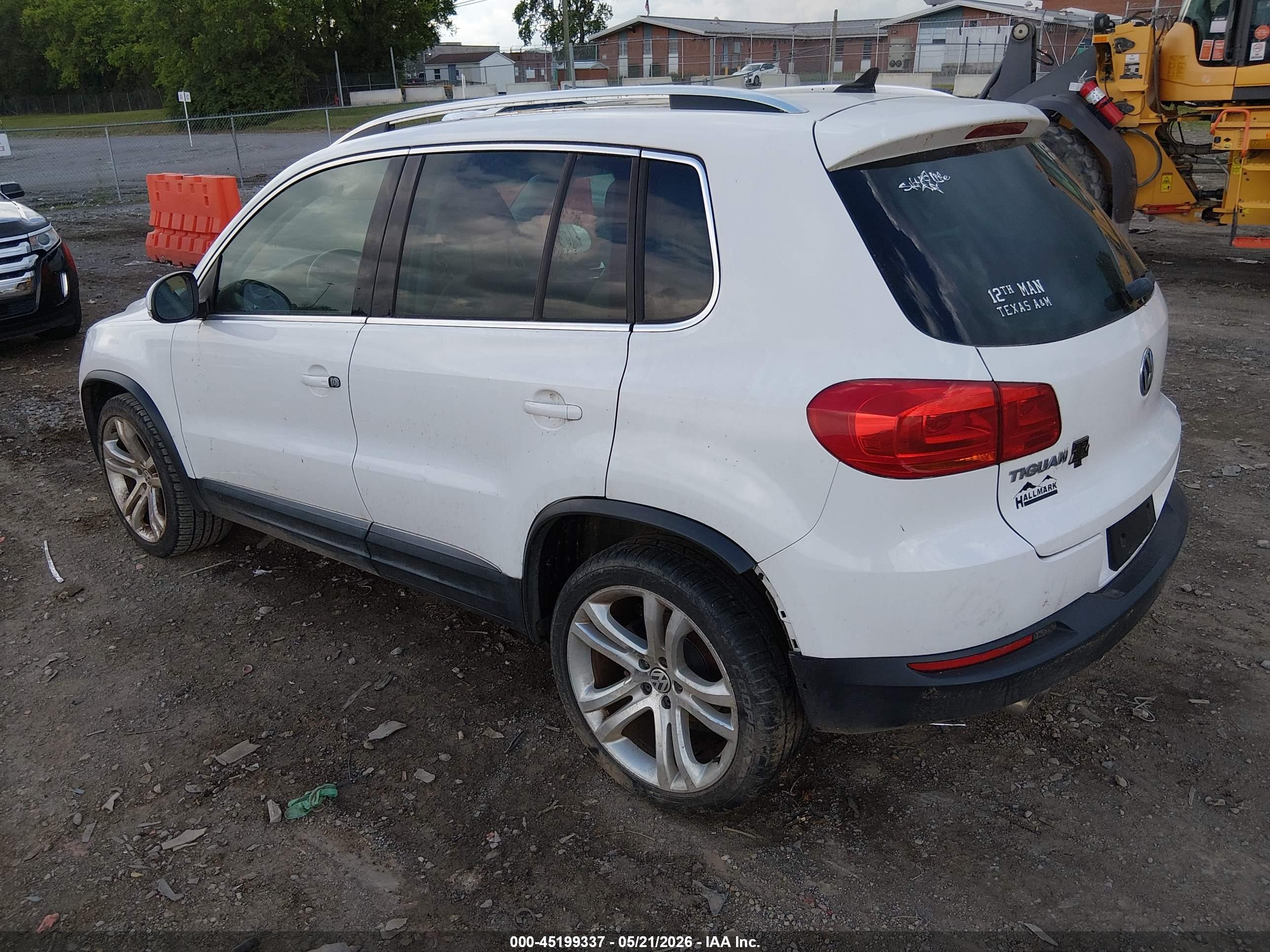 VOLKSWAGEN TIGUAN image 3