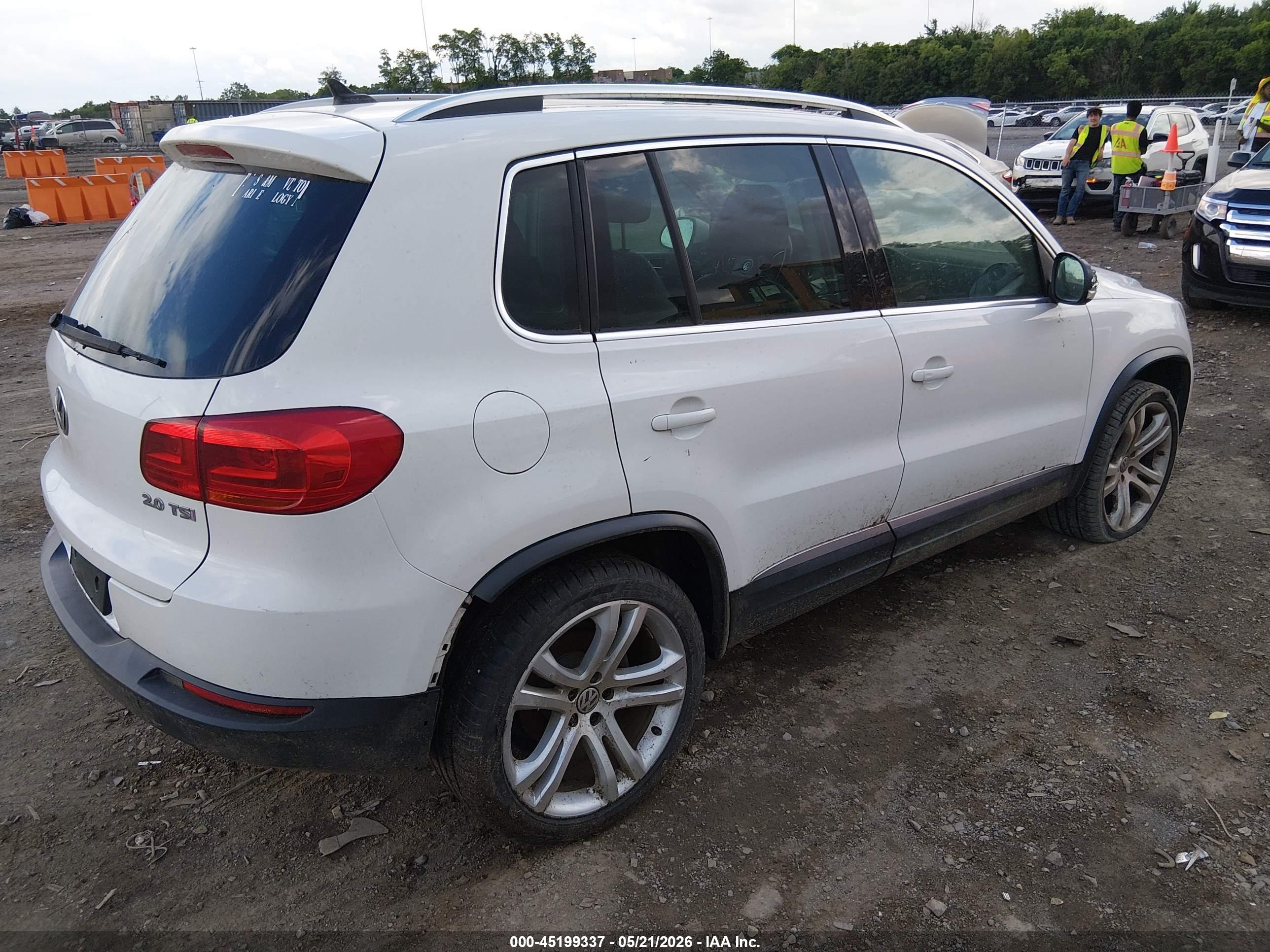 VOLKSWAGEN TIGUAN image 4