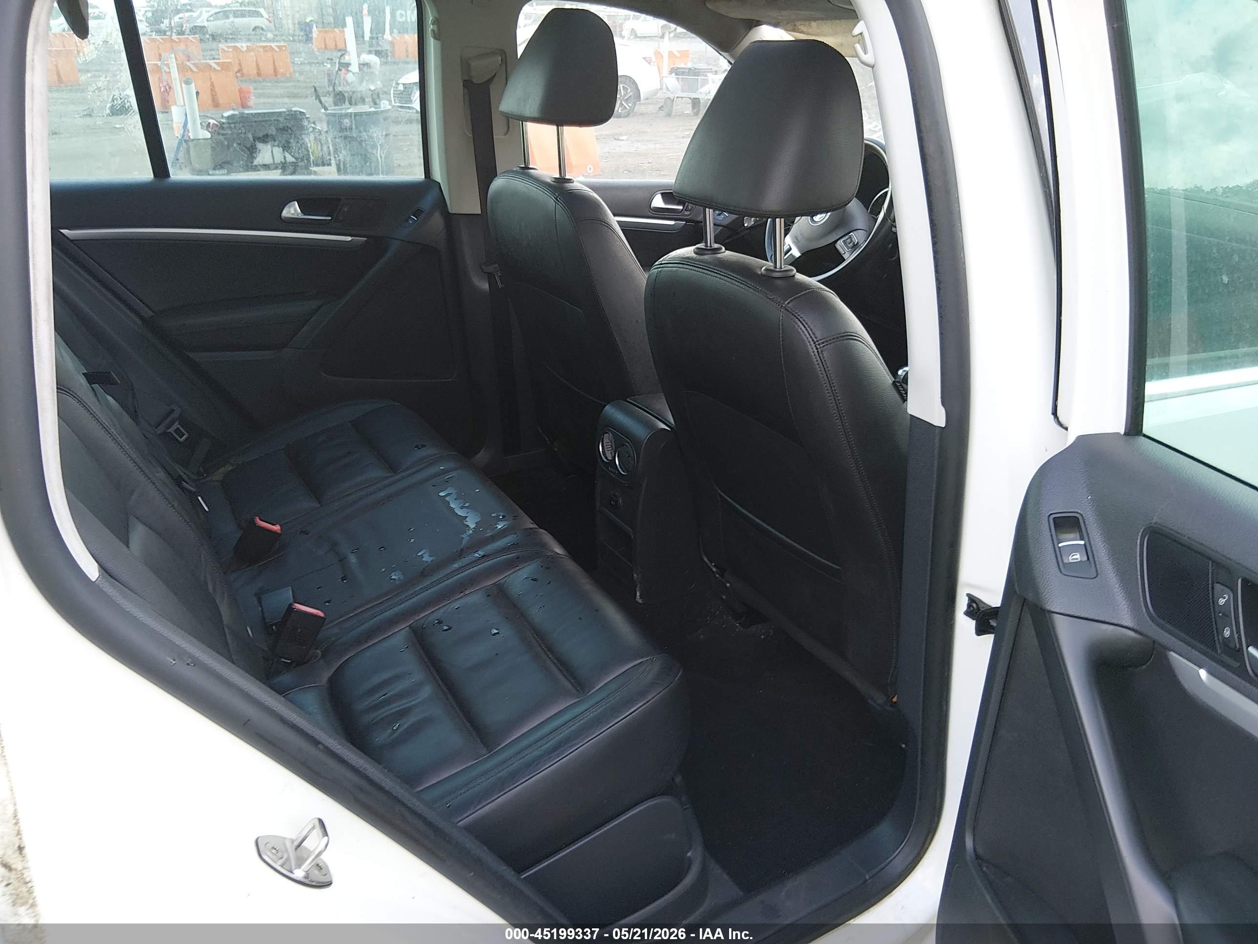 VOLKSWAGEN TIGUAN image 8