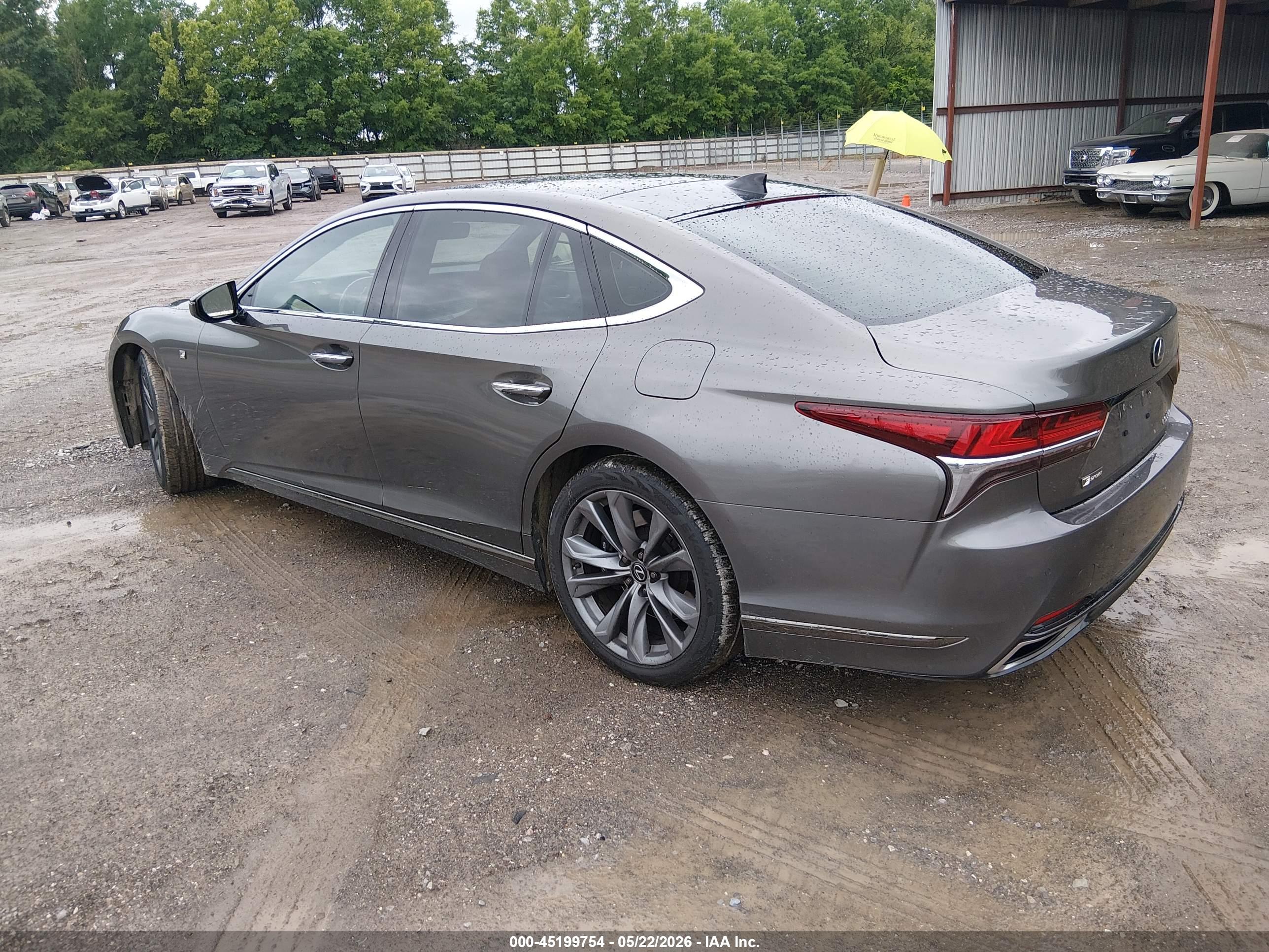 LEXUS LS image 3