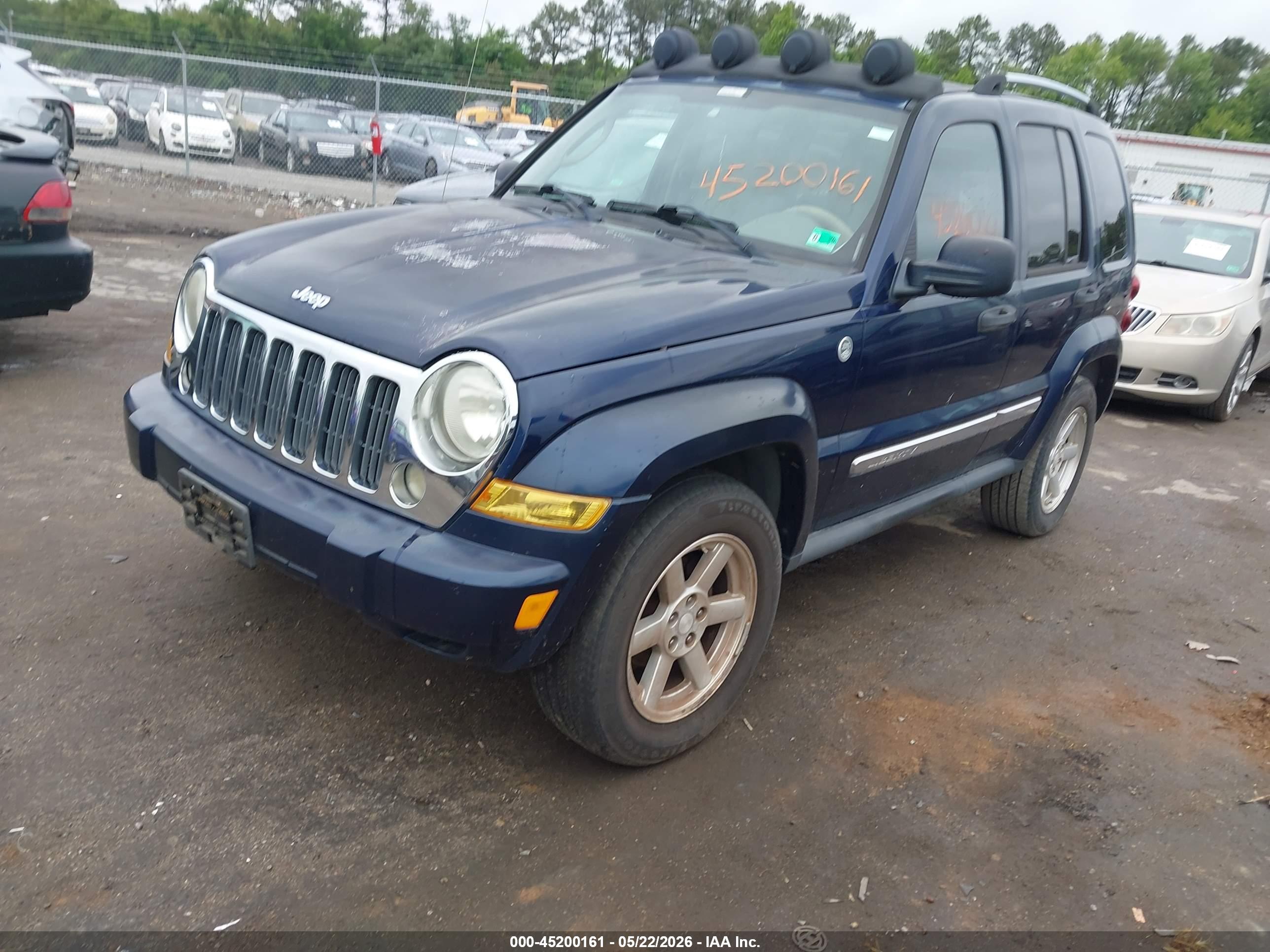 JEEP LIBERTY image 2