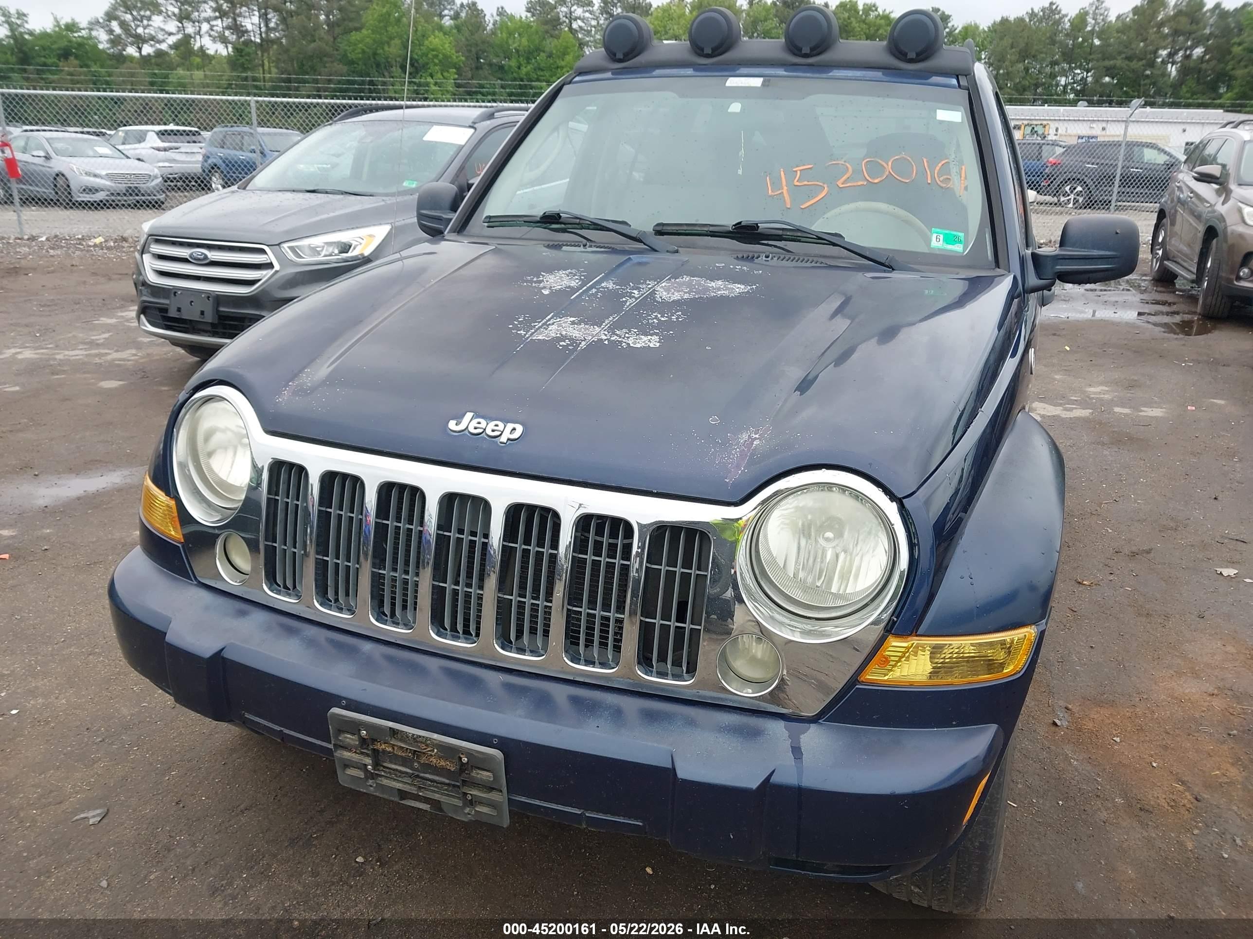 JEEP LIBERTY image 6