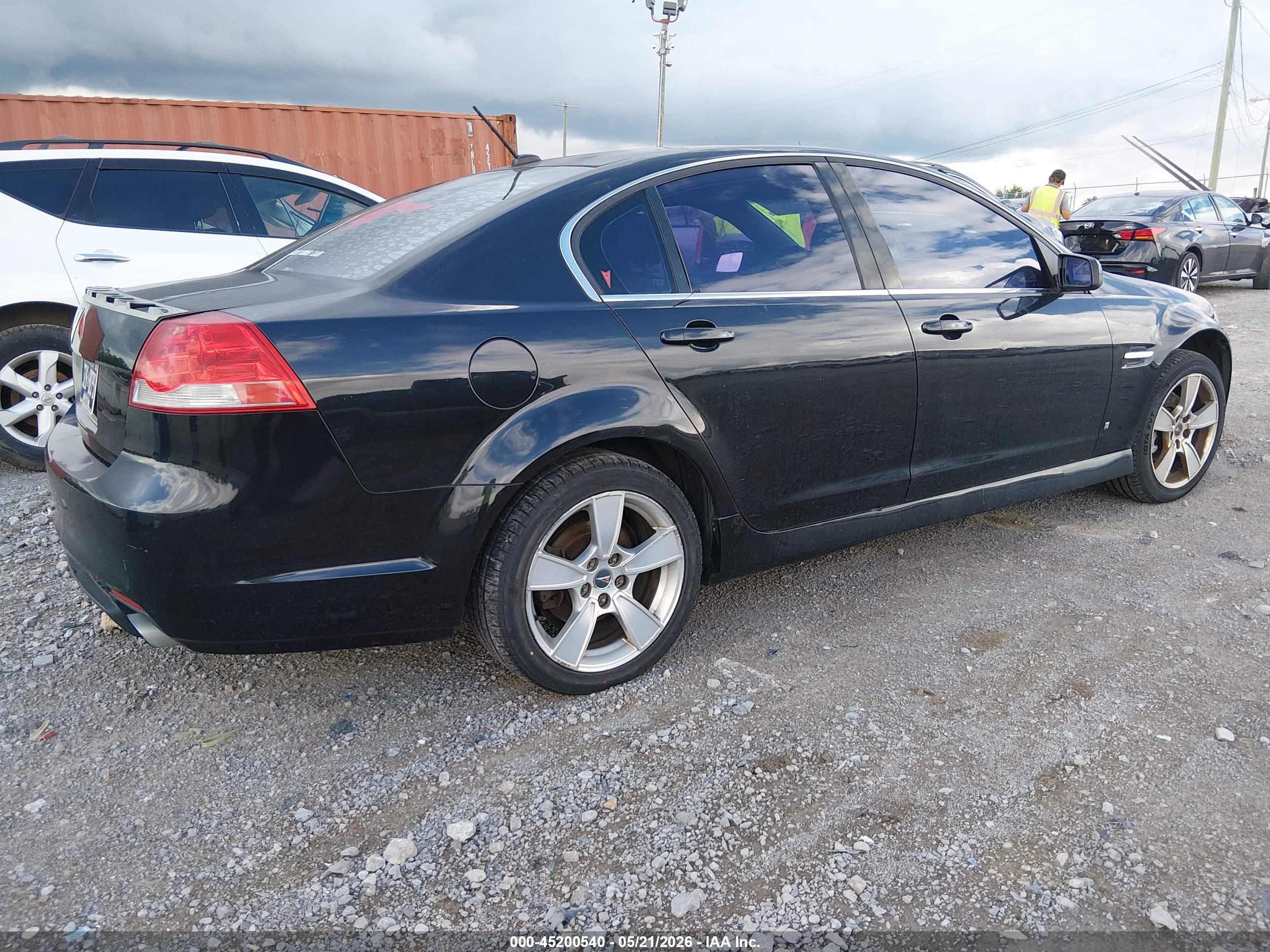 PONTIAC G8 image 4