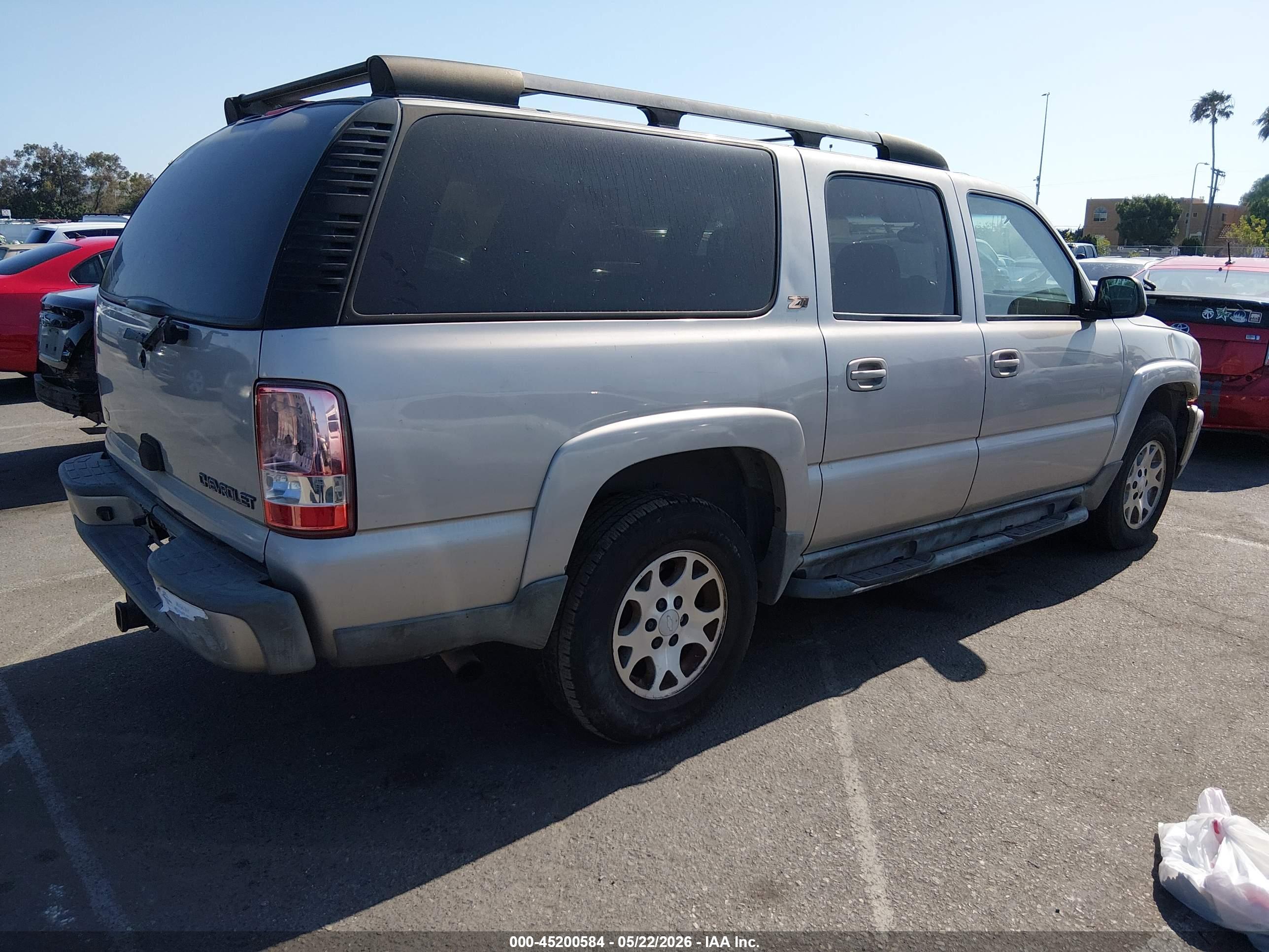CHEVROLET SUBURBAN image 4