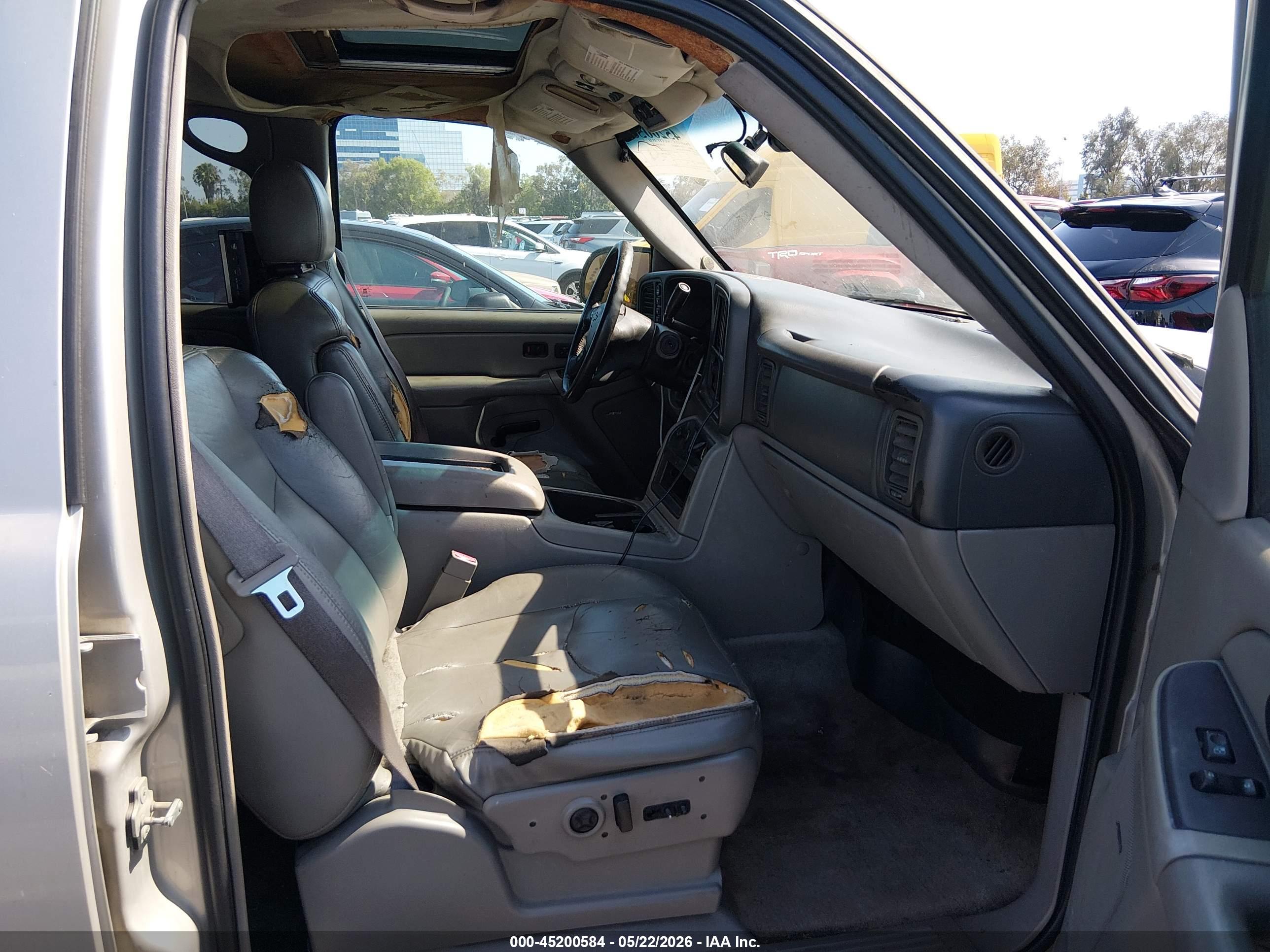 CHEVROLET SUBURBAN image 5