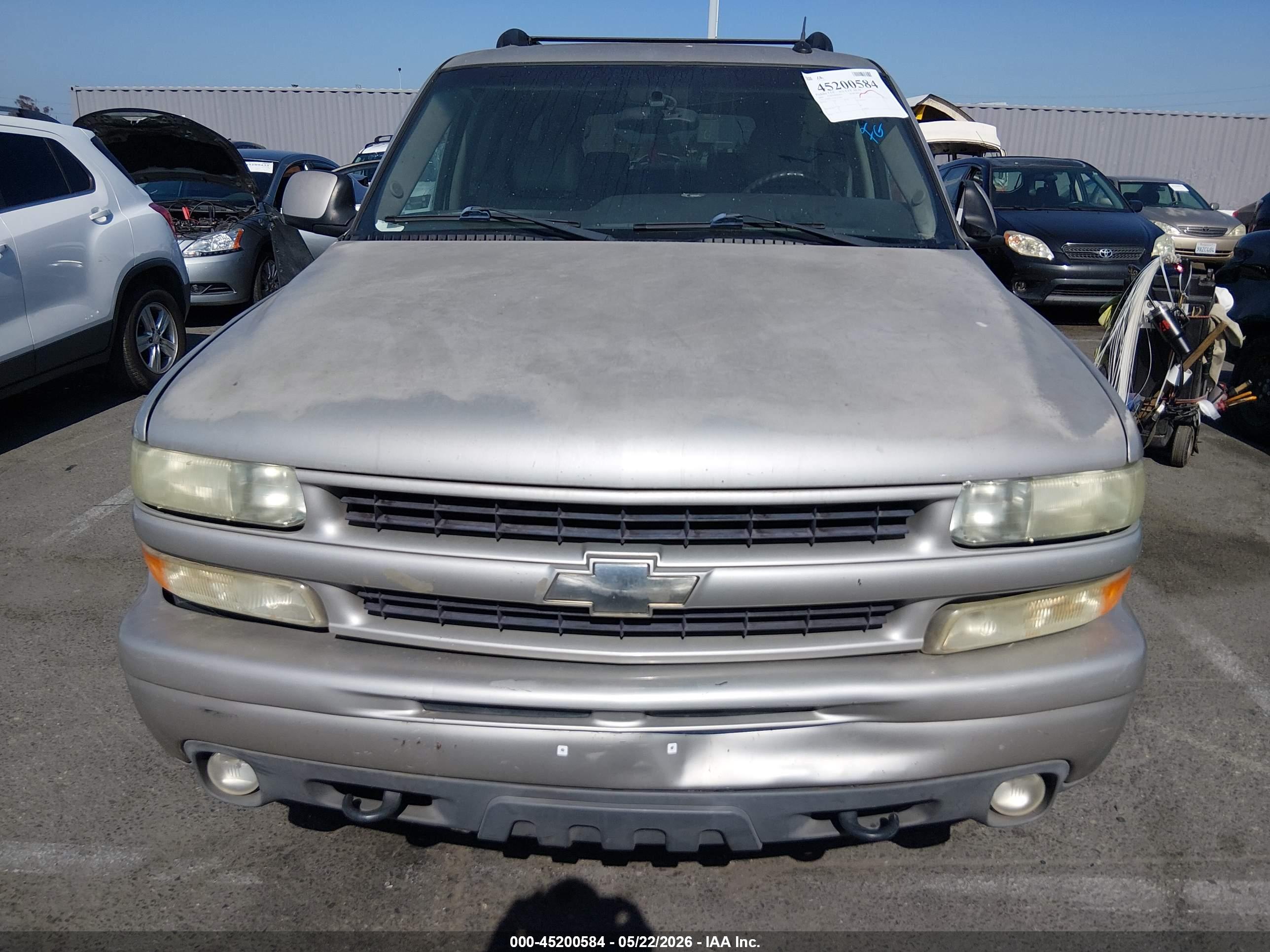 CHEVROLET SUBURBAN image 6