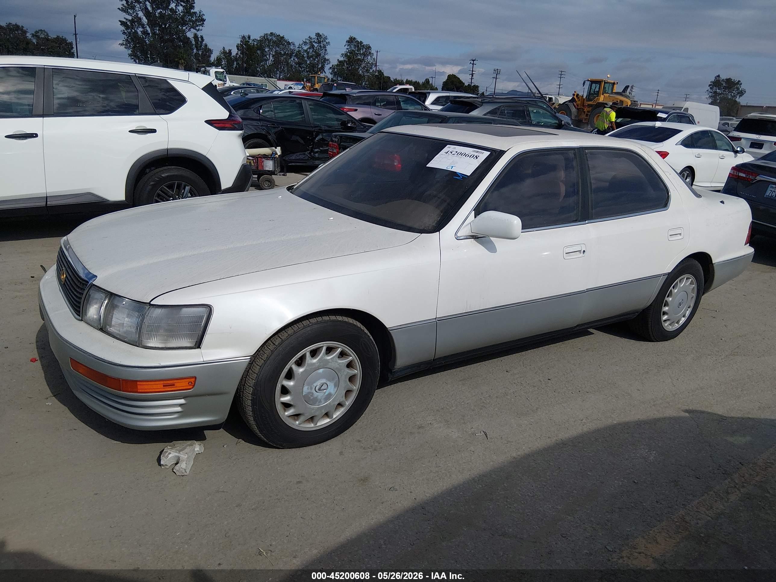 LEXUS LS image 2