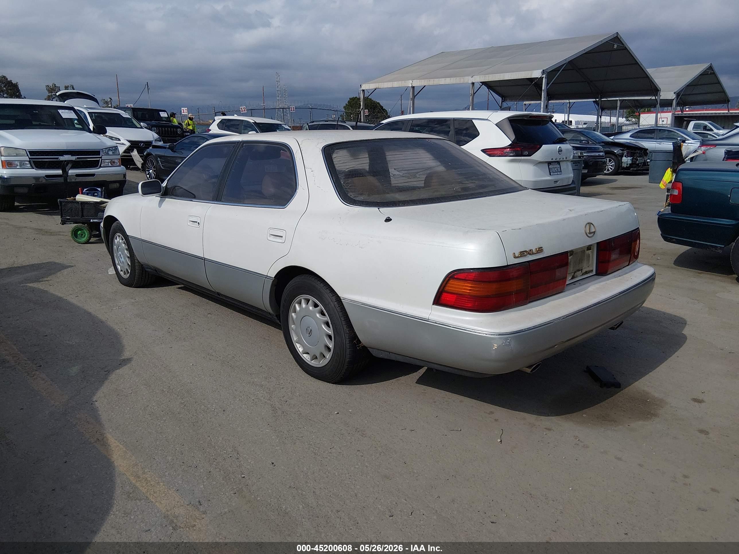 LEXUS LS image 3