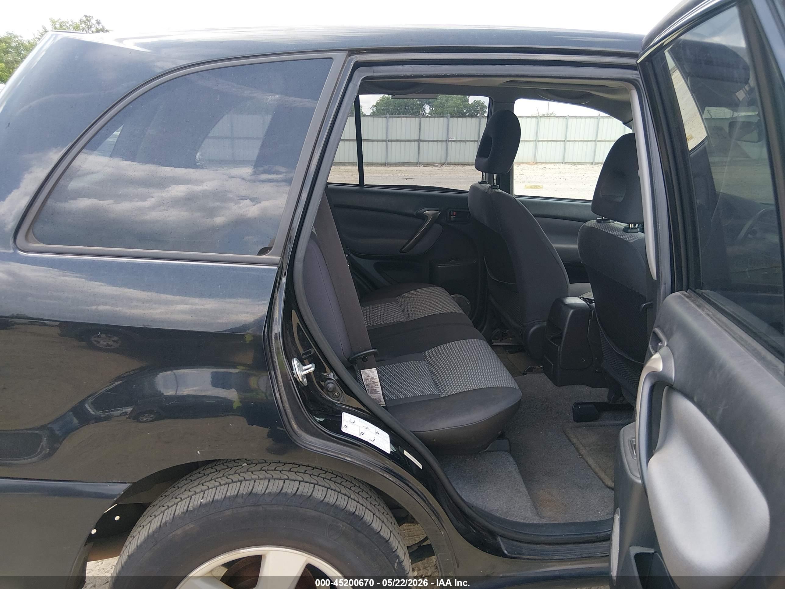 TOYOTA RAV4 image 8