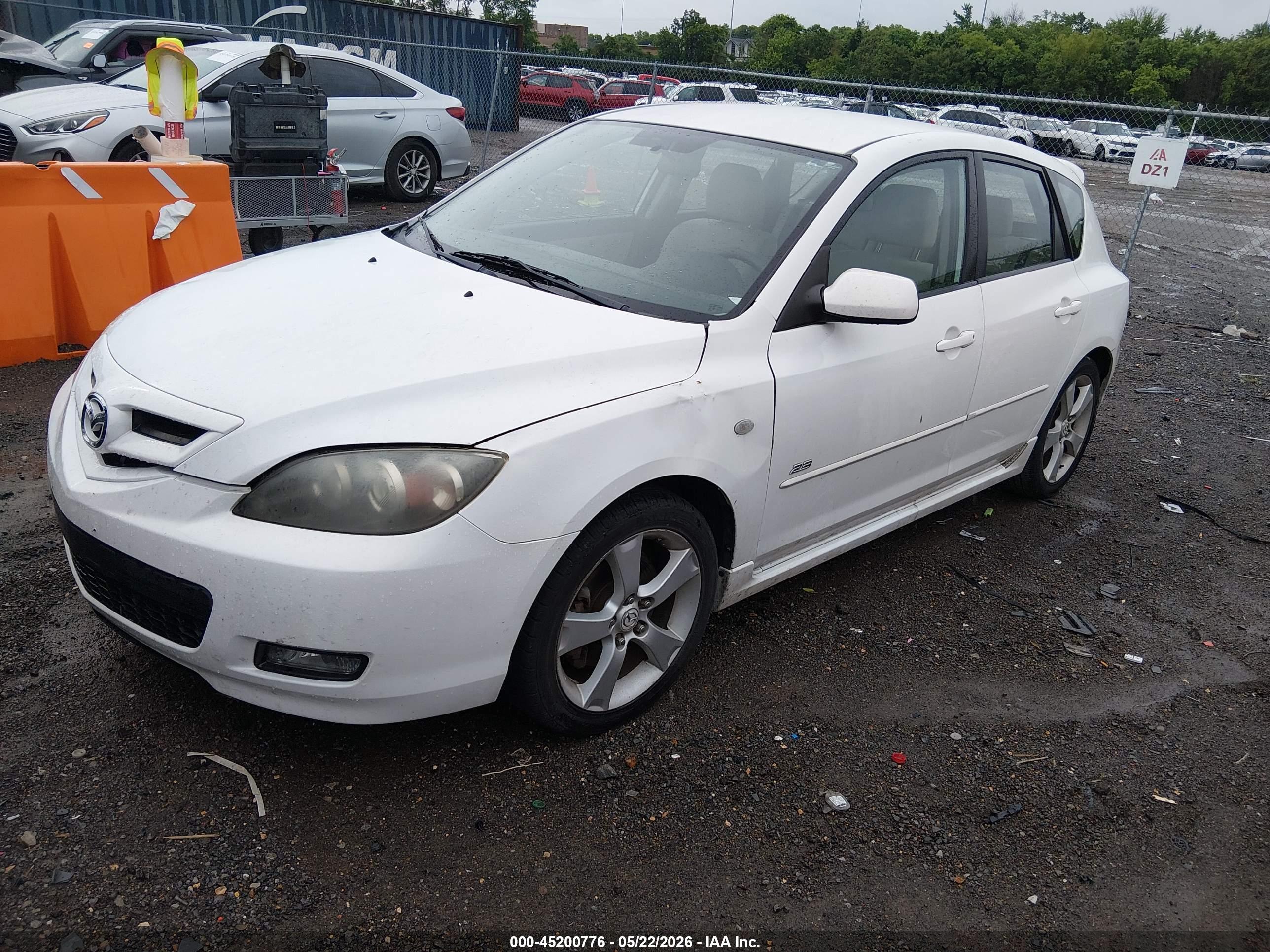 MAZDA MAZDA3 image 2