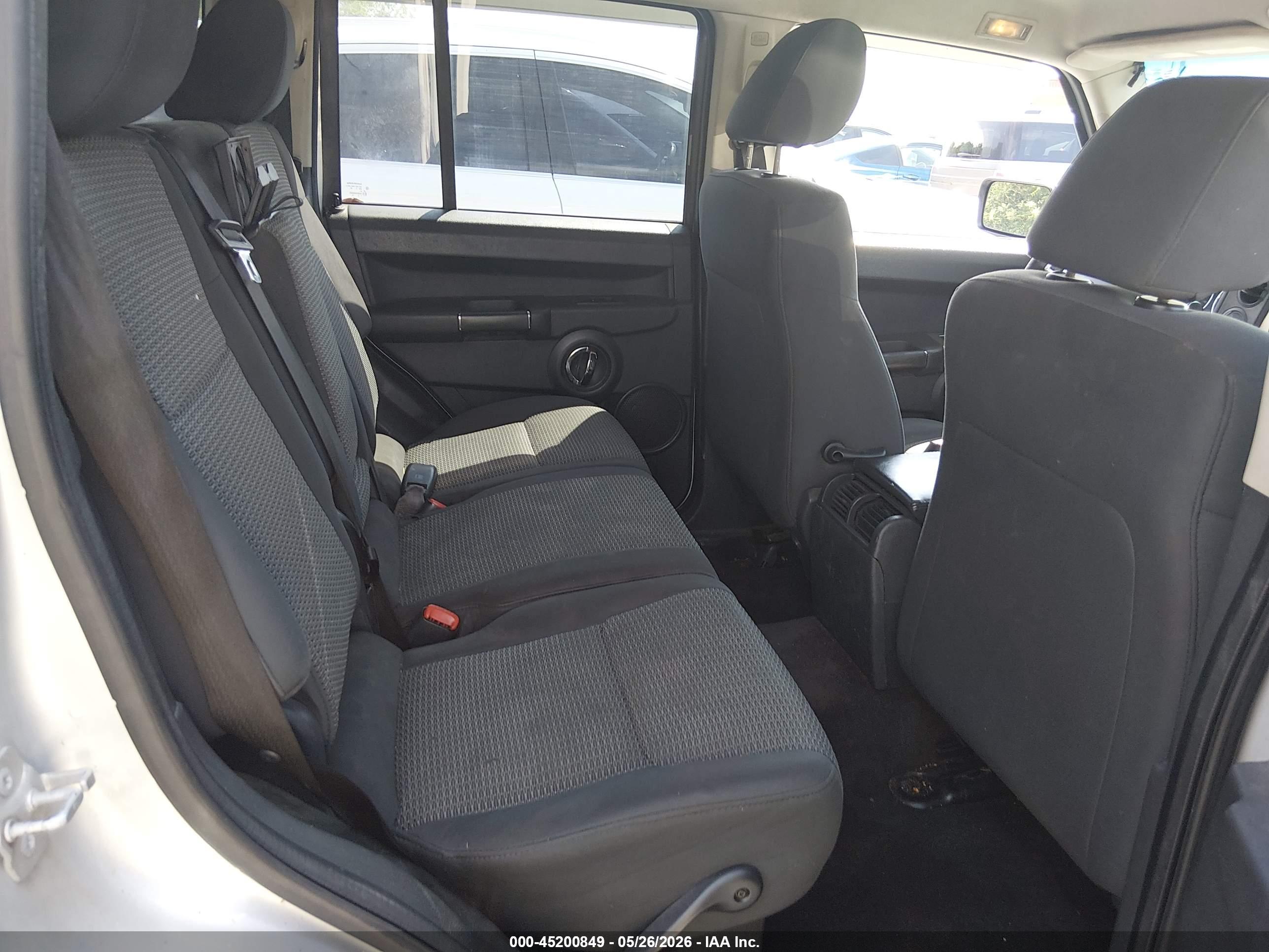 JEEP COMMANDER image 8