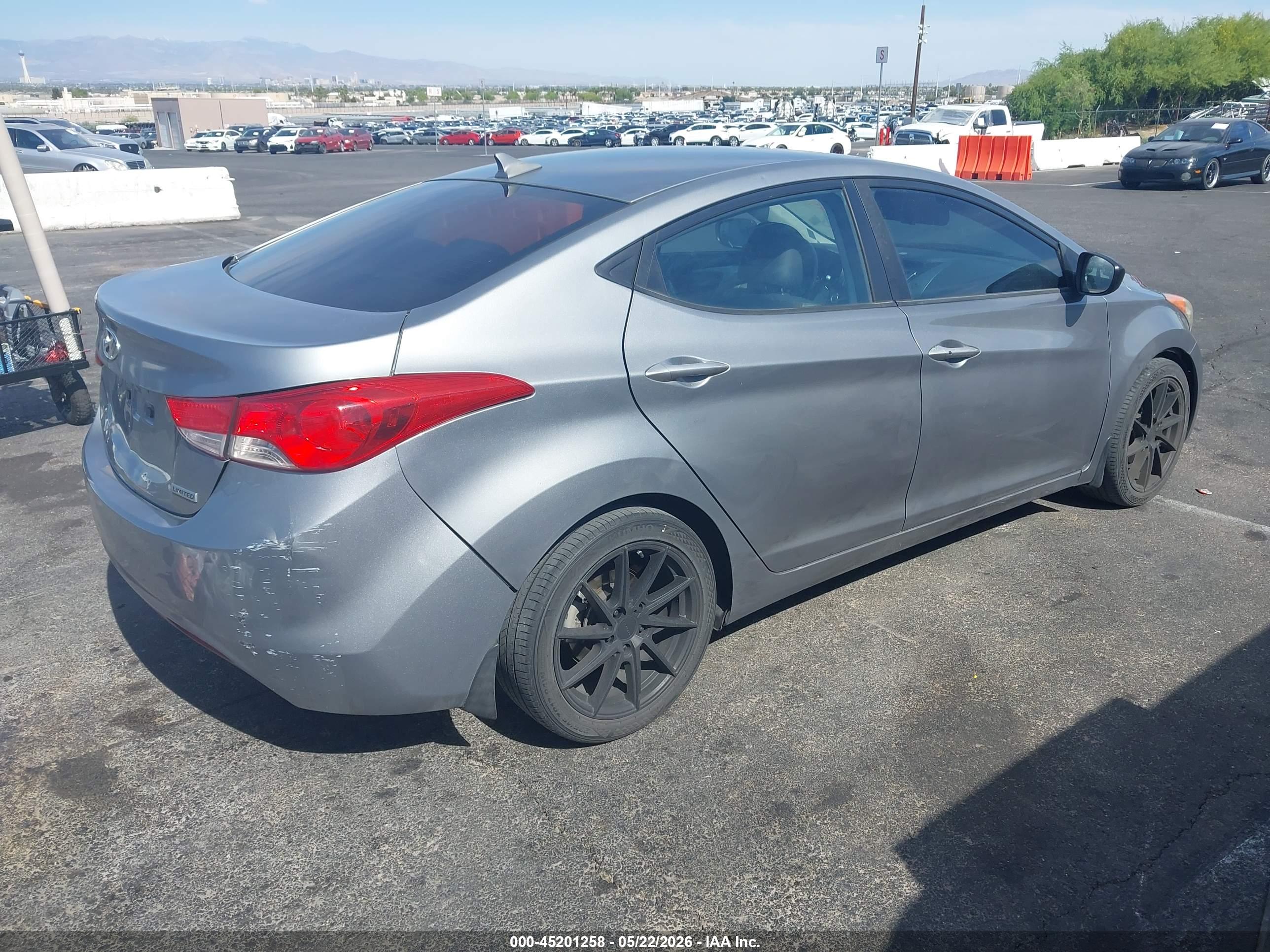 HYUNDAI ELANTRA image 4