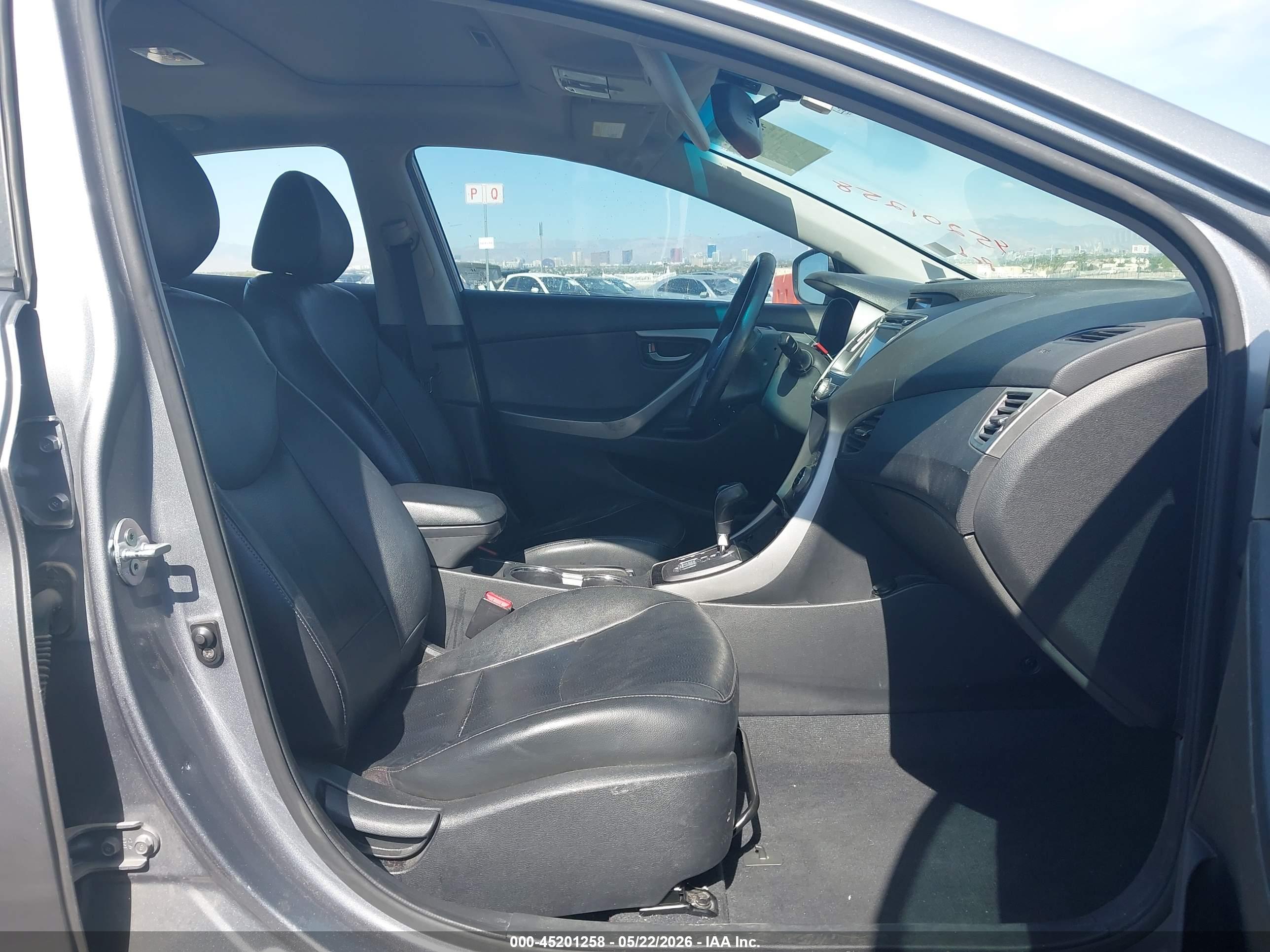 HYUNDAI ELANTRA image 5