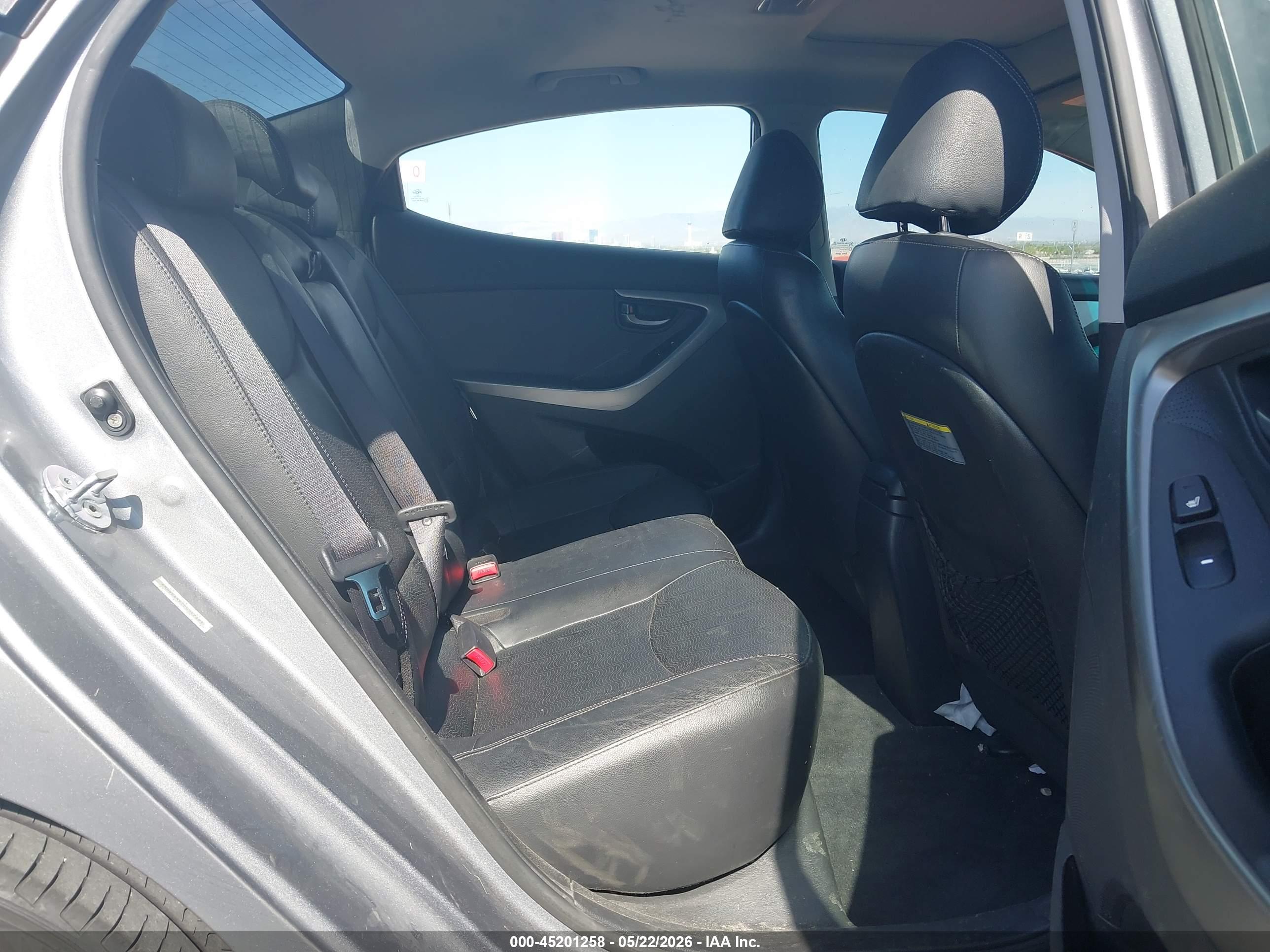 HYUNDAI ELANTRA image 8
