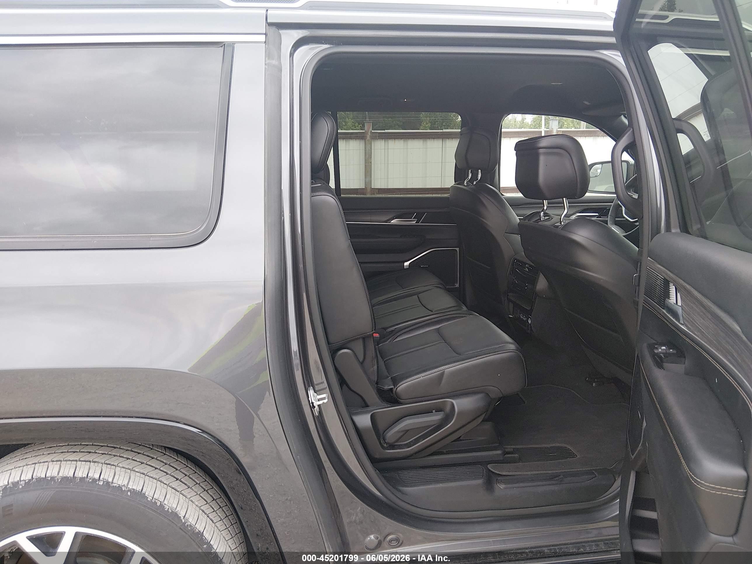 JEEP WAGONEER image 8