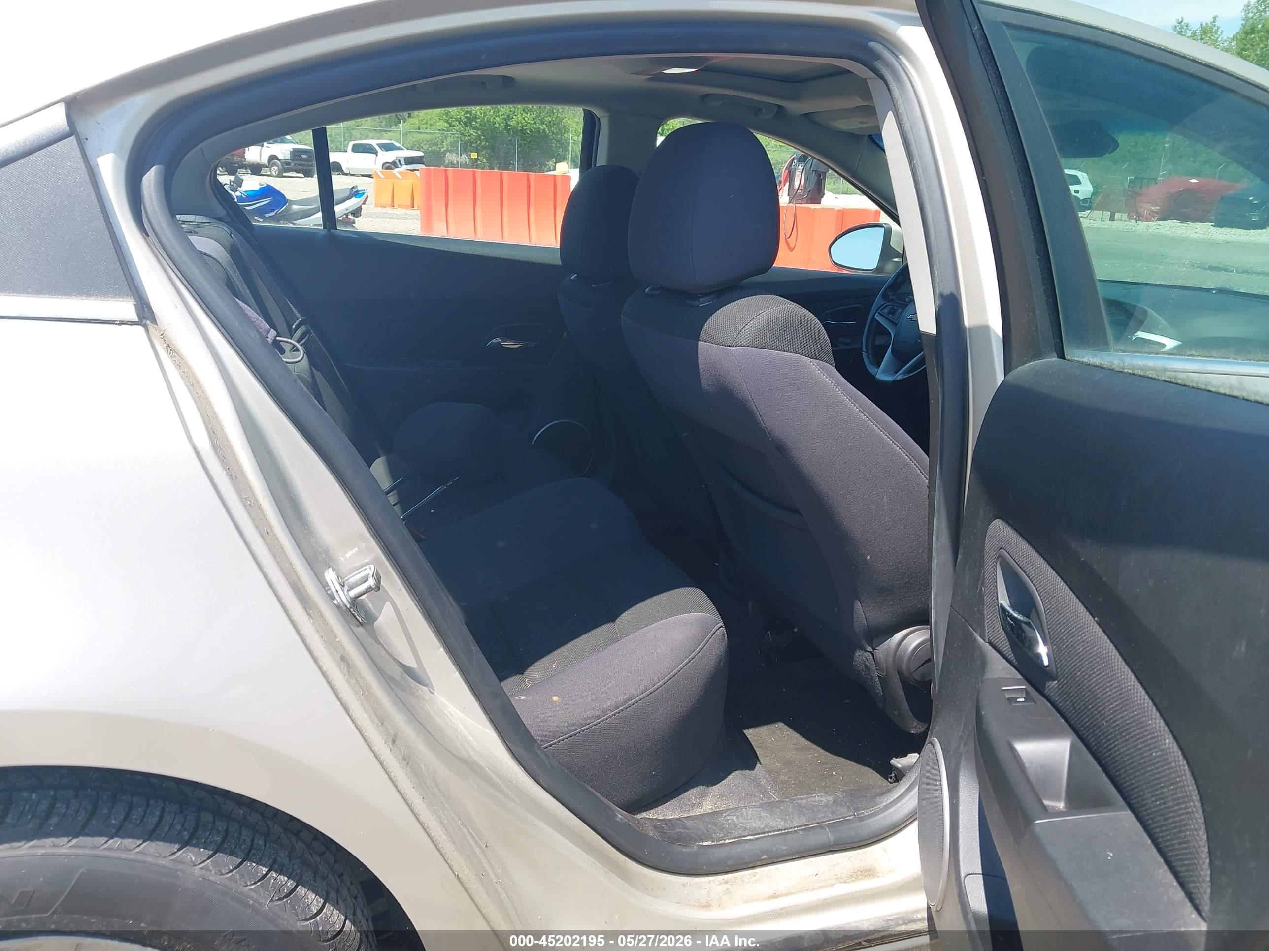 CHEVROLET CRUZE image 8
