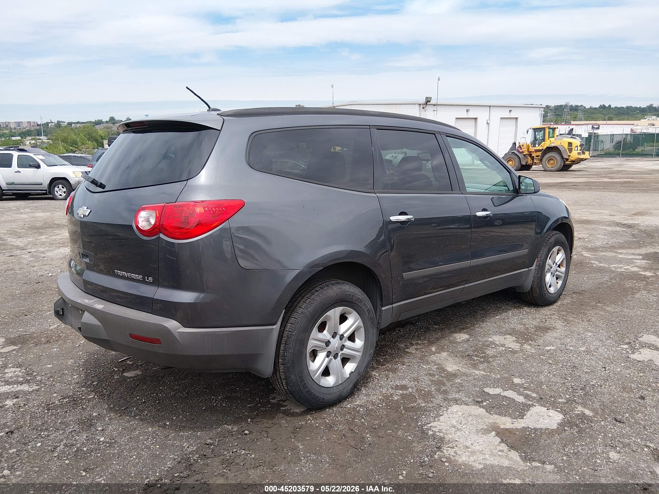 CHEVROLET TRAVERSE image 4