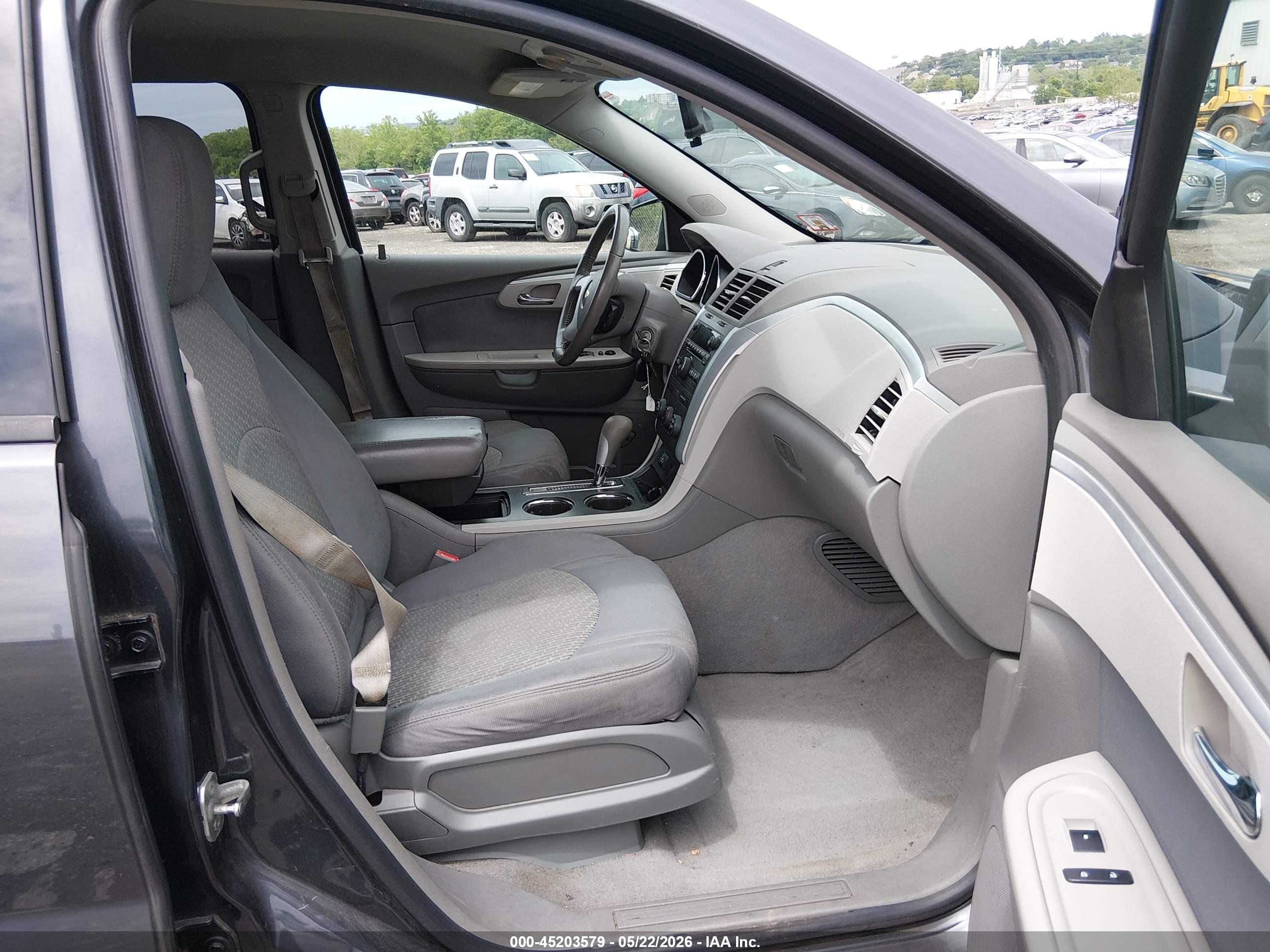 CHEVROLET TRAVERSE image 5