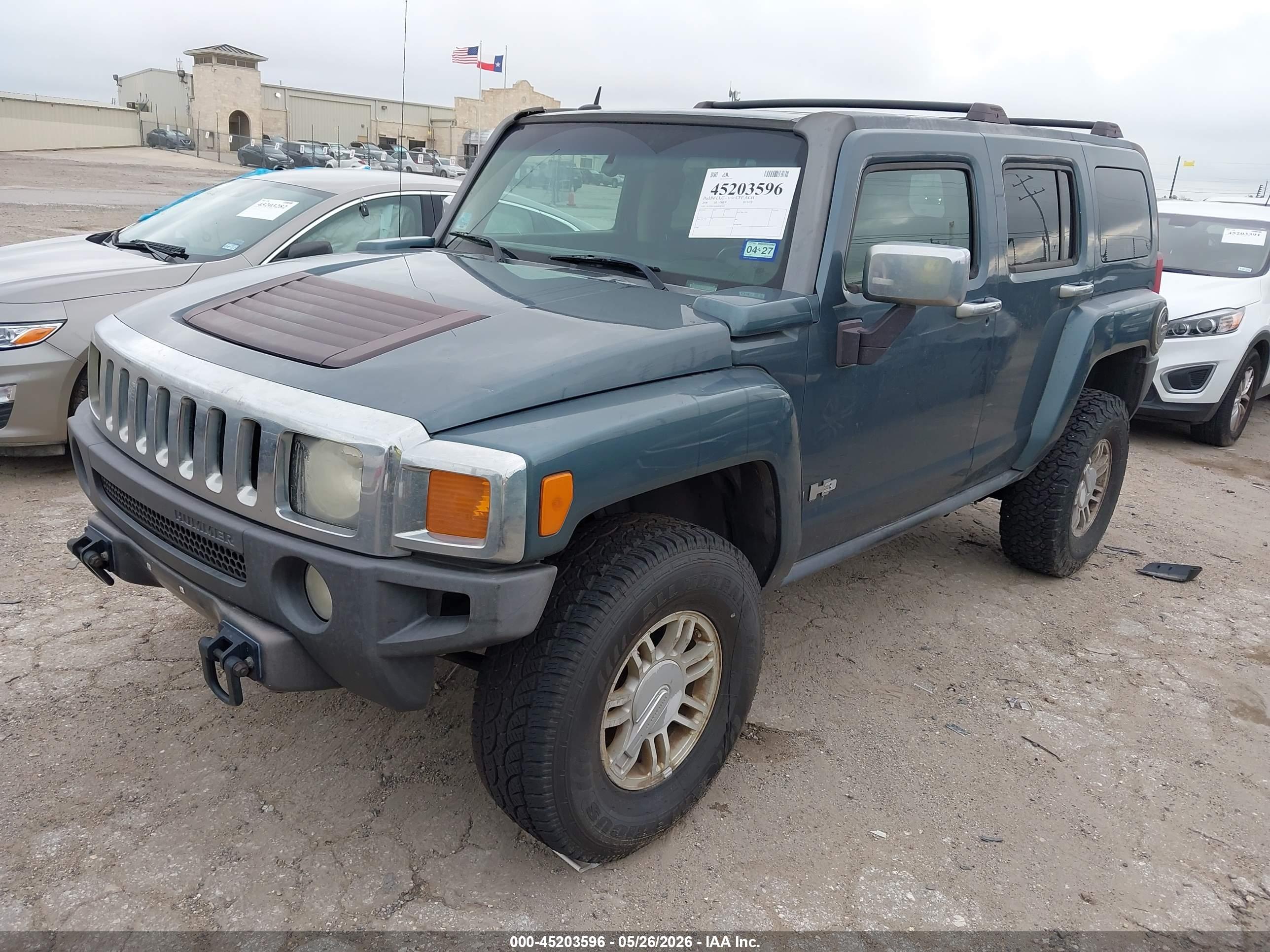 HUMMER H3 image 2