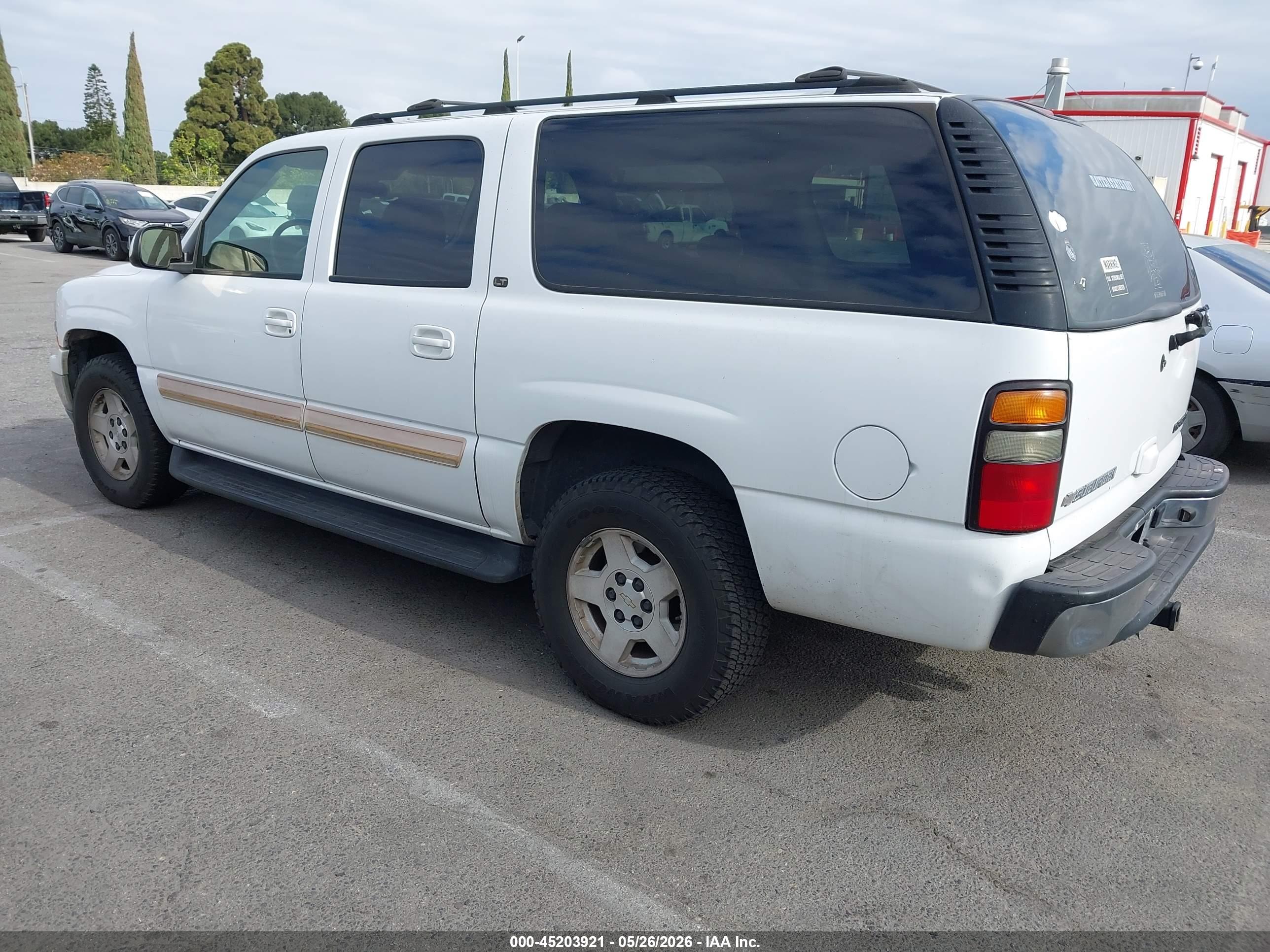 CHEVROLET SUBURBAN image 3