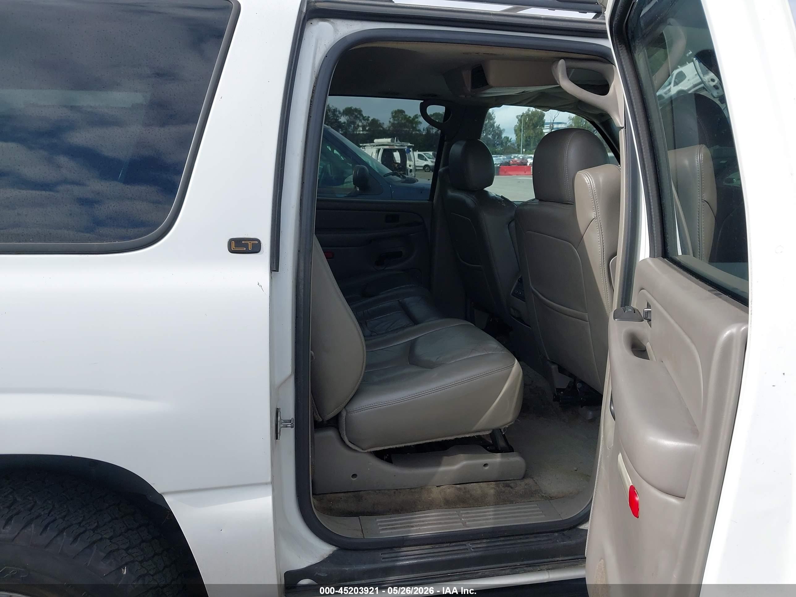 CHEVROLET SUBURBAN image 8