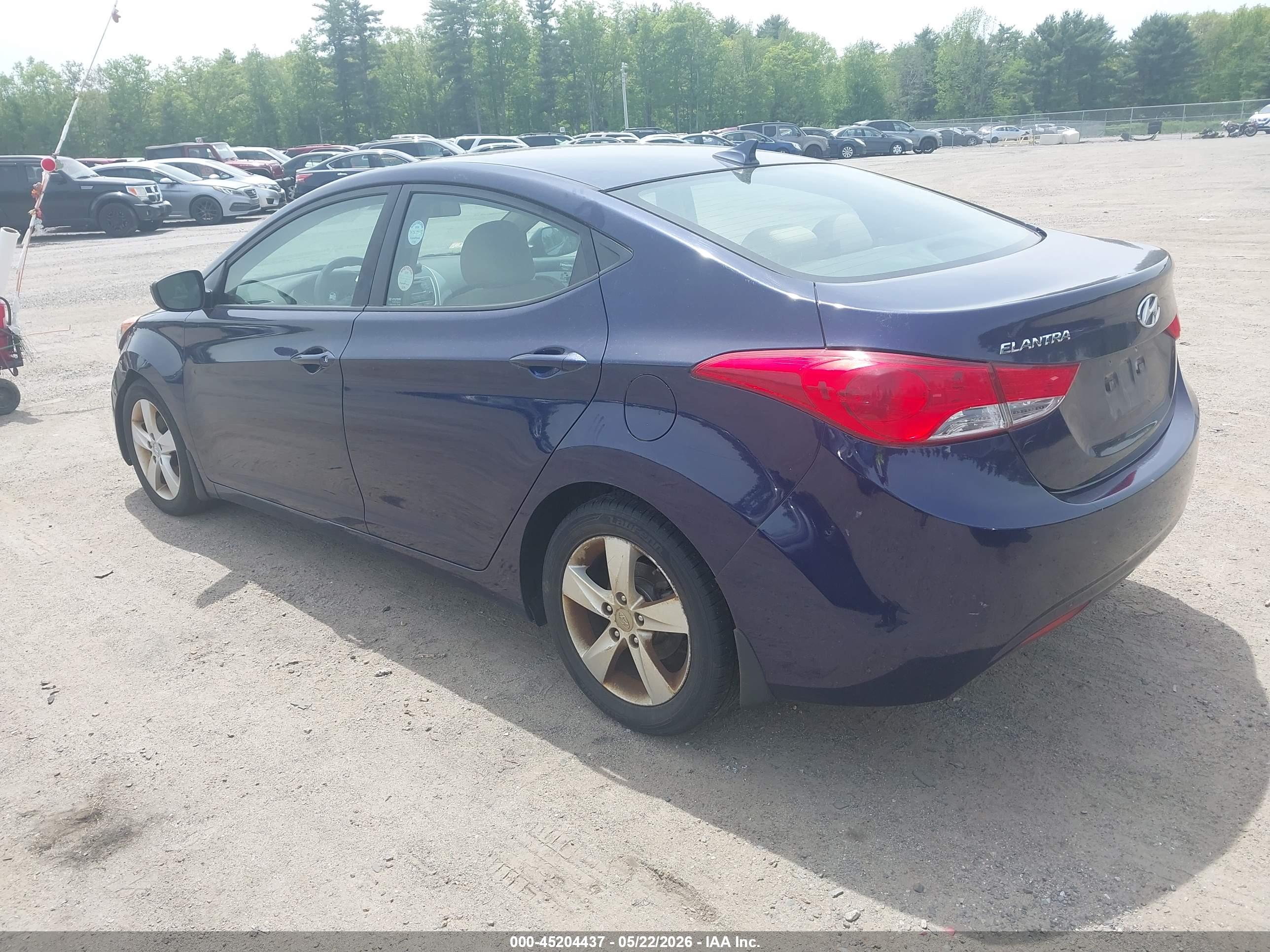 HYUNDAI ELANTRA image 3