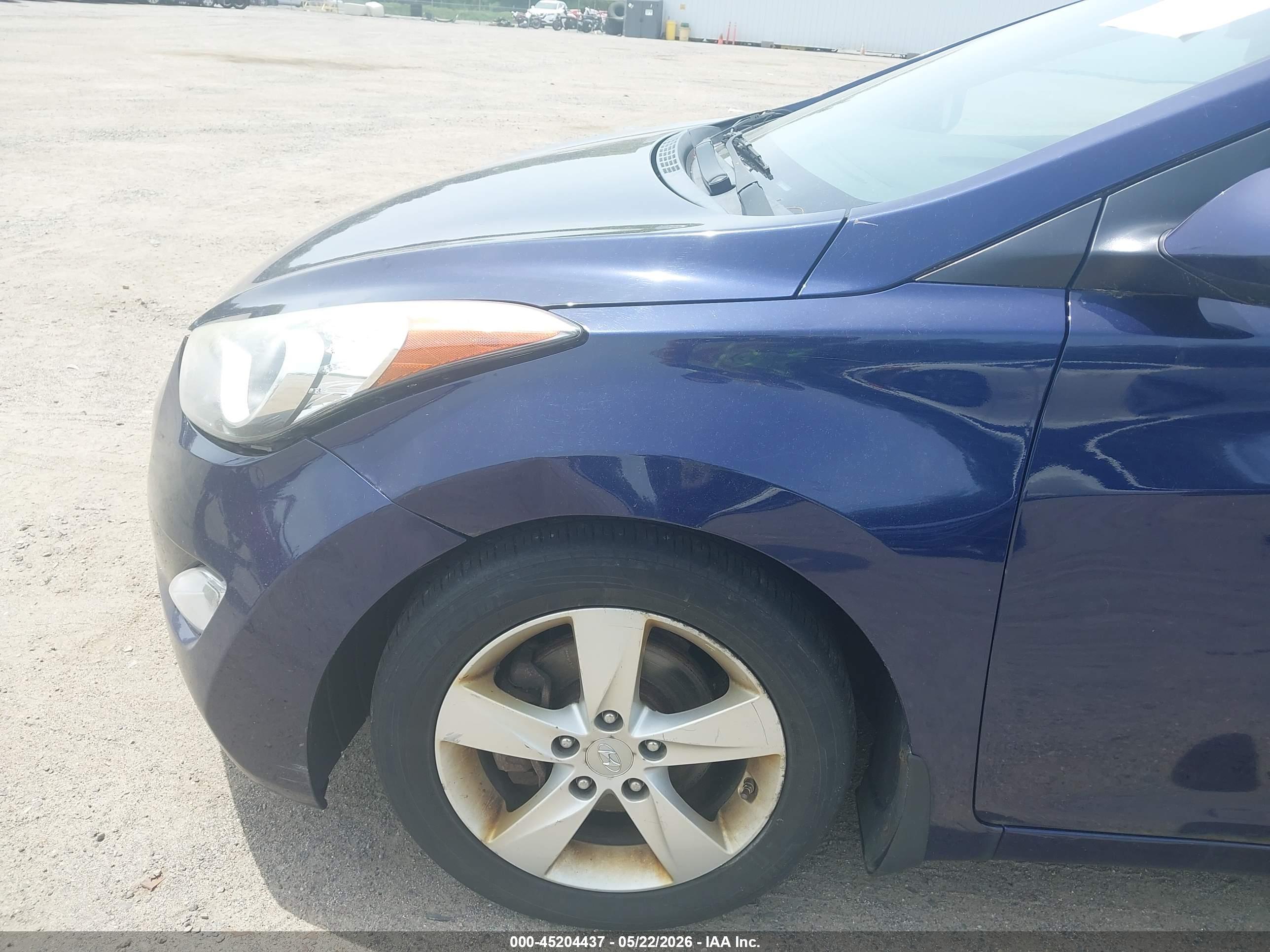 HYUNDAI ELANTRA image 6