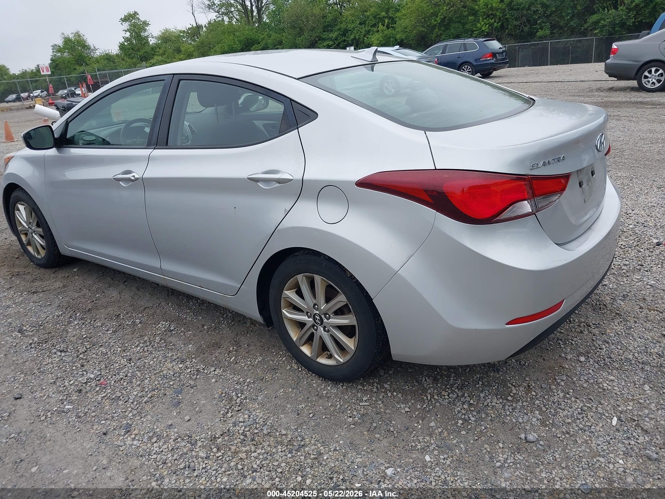 HYUNDAI ELANTRA image 3
