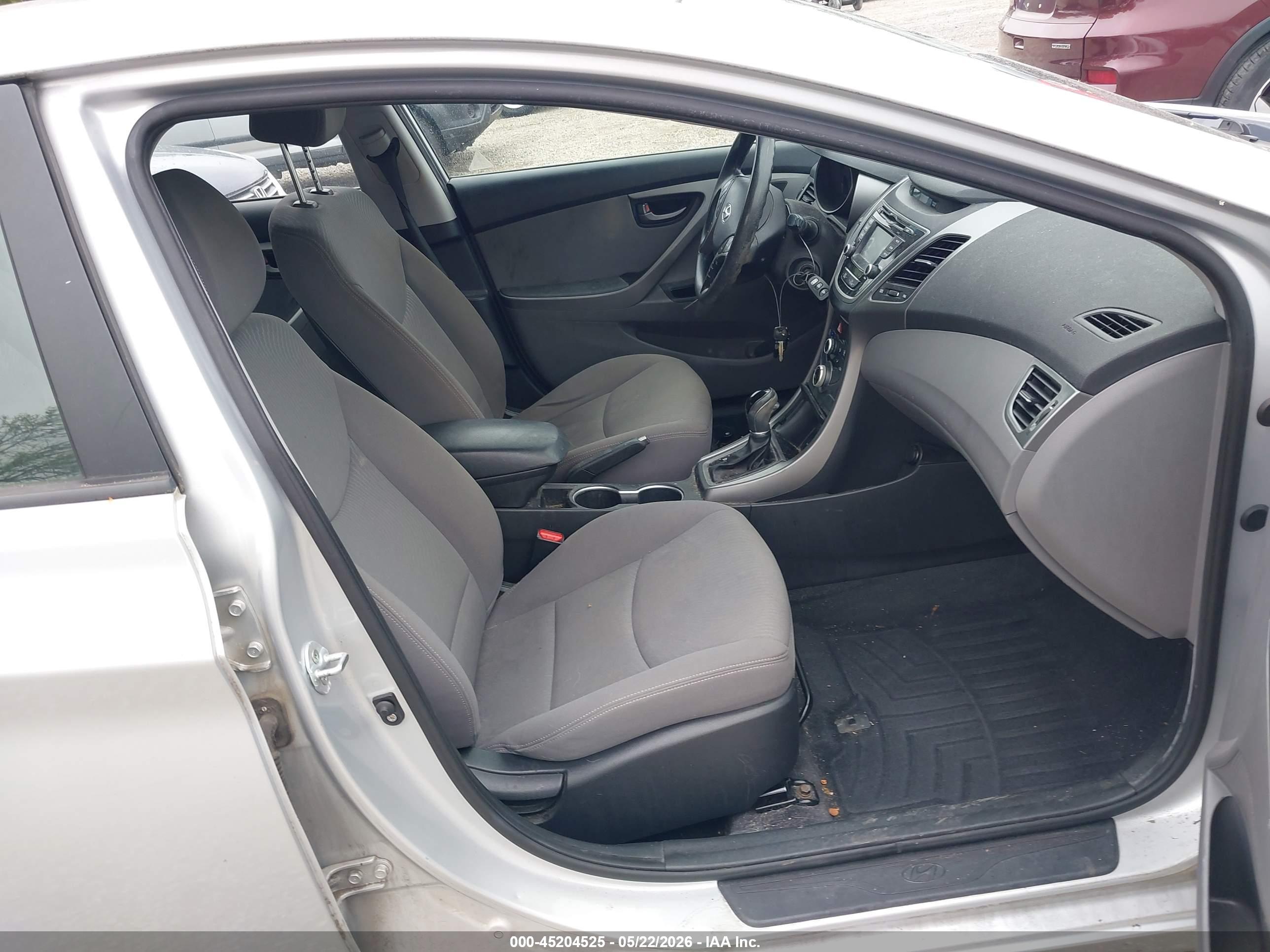 HYUNDAI ELANTRA image 5
