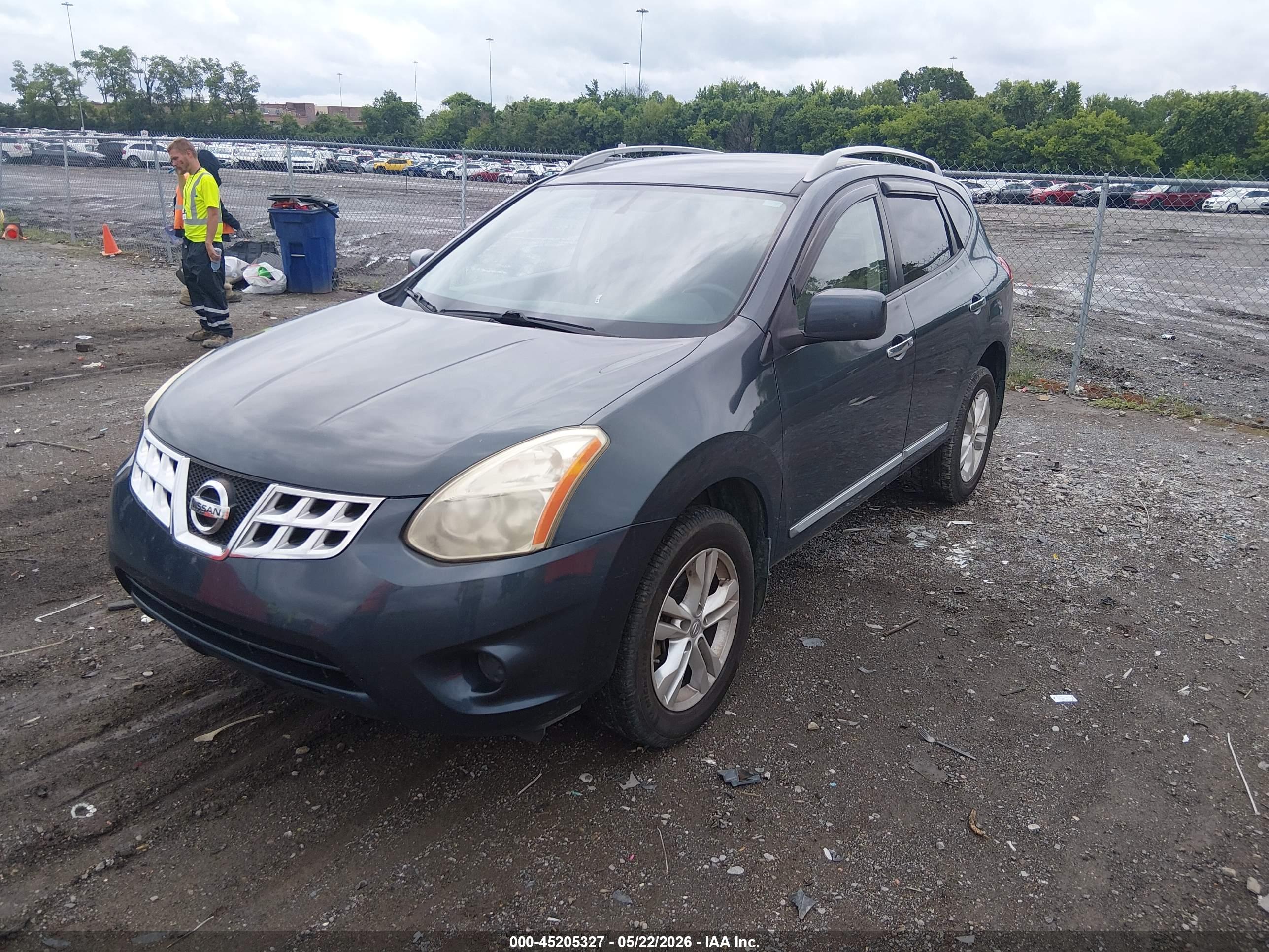 NISSAN ROGUE image 2