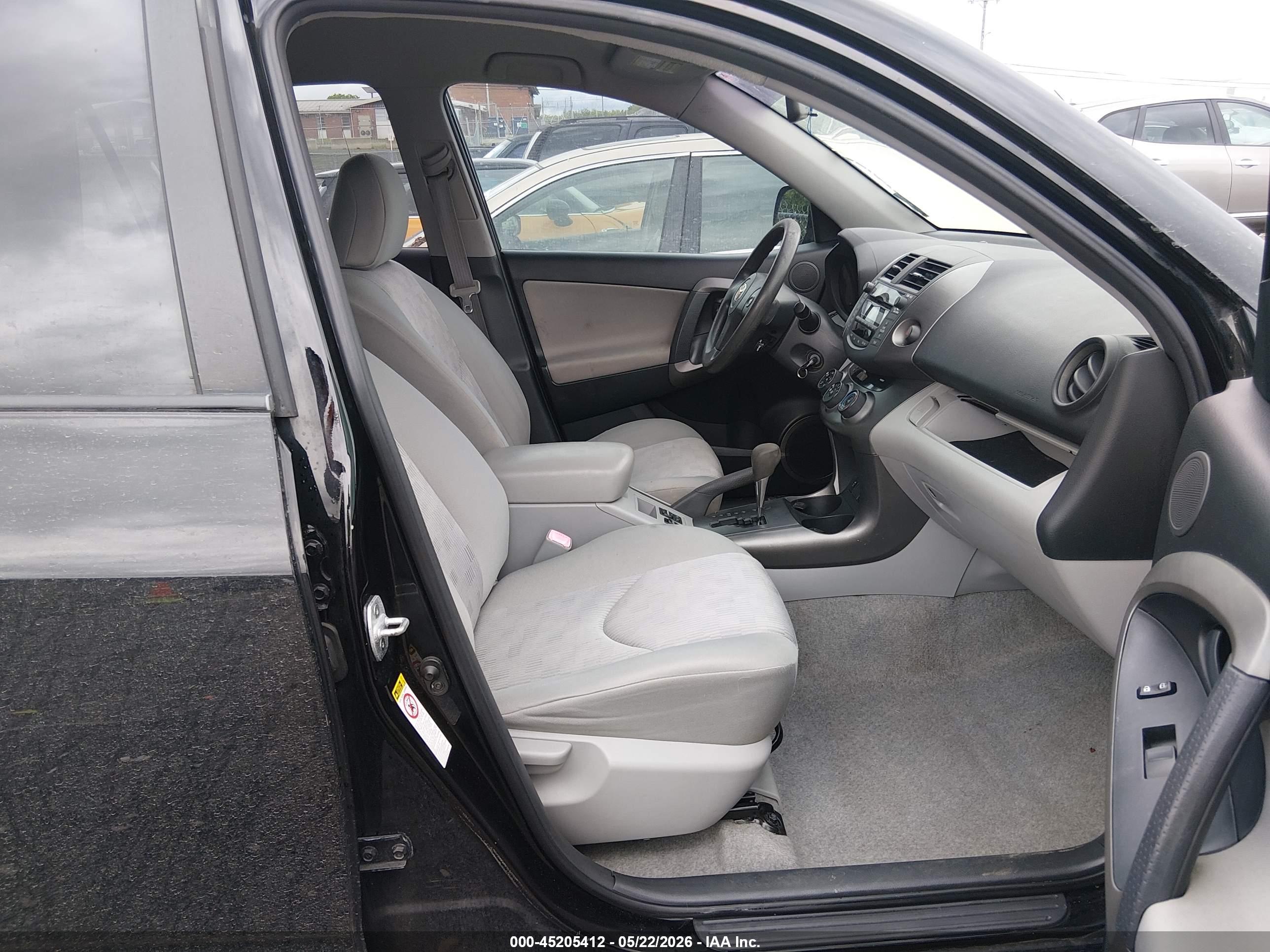 TOYOTA RAV4 image 5