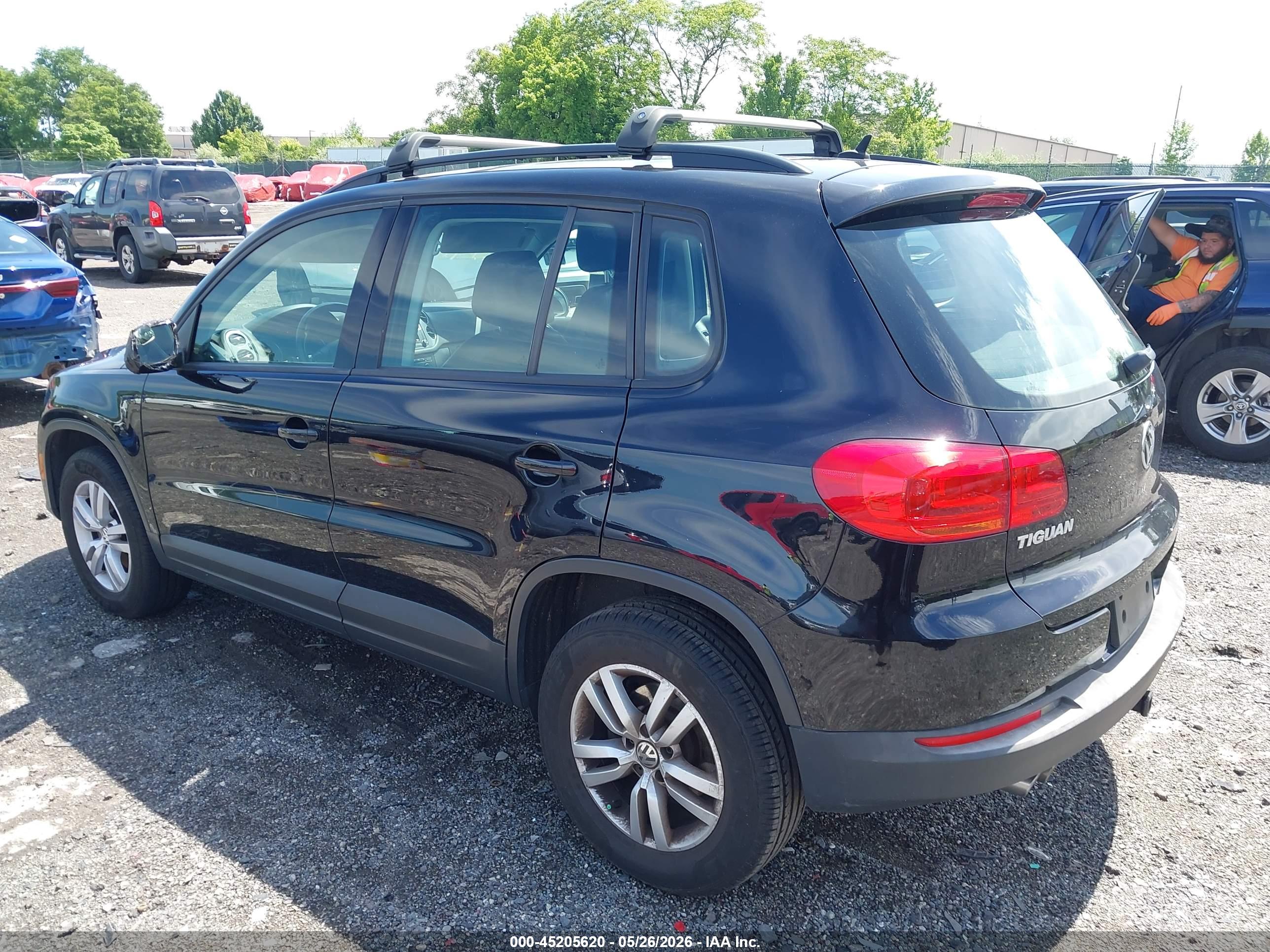 VOLKSWAGEN TIGUAN image 3