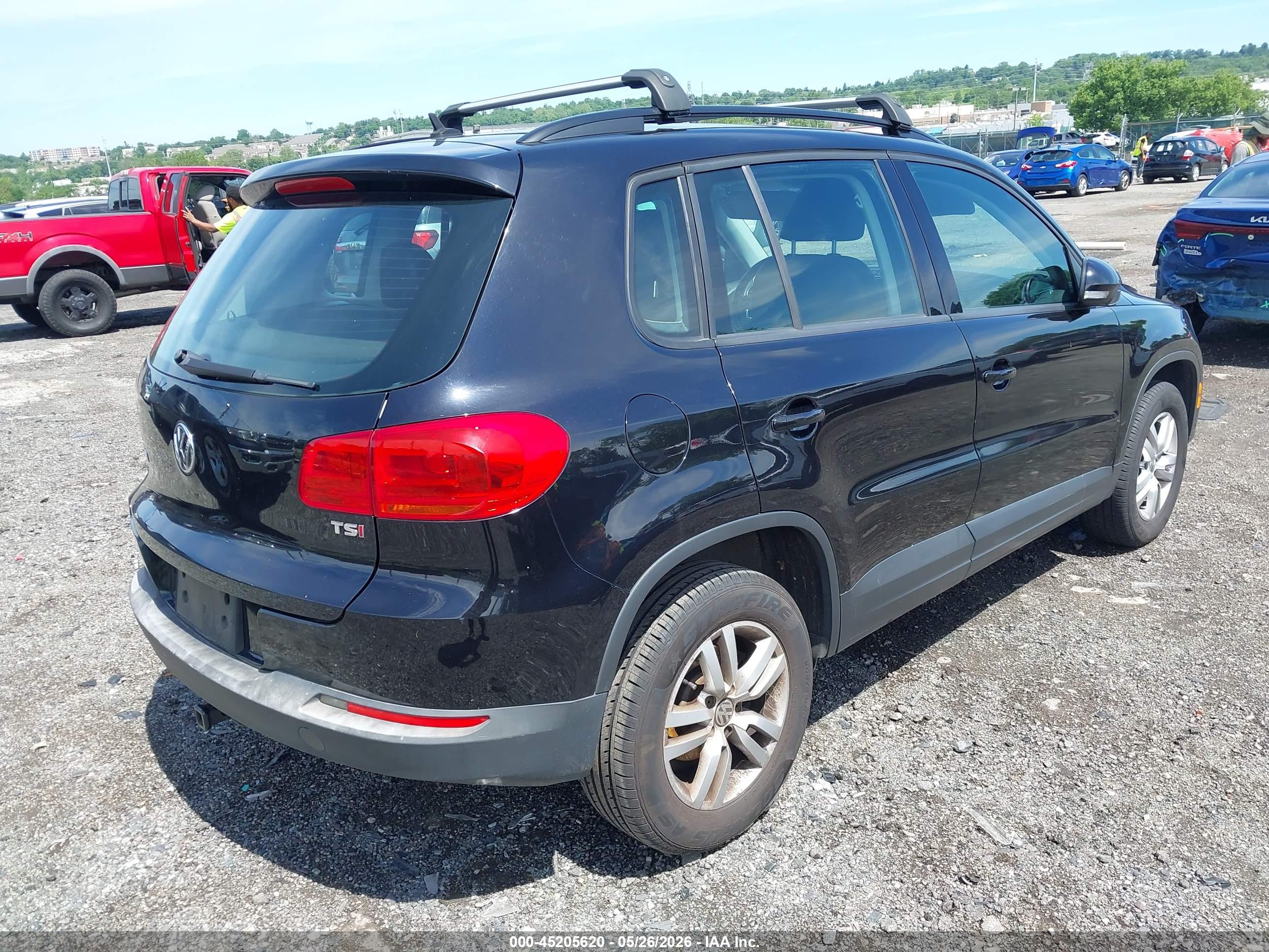 VOLKSWAGEN TIGUAN image 4