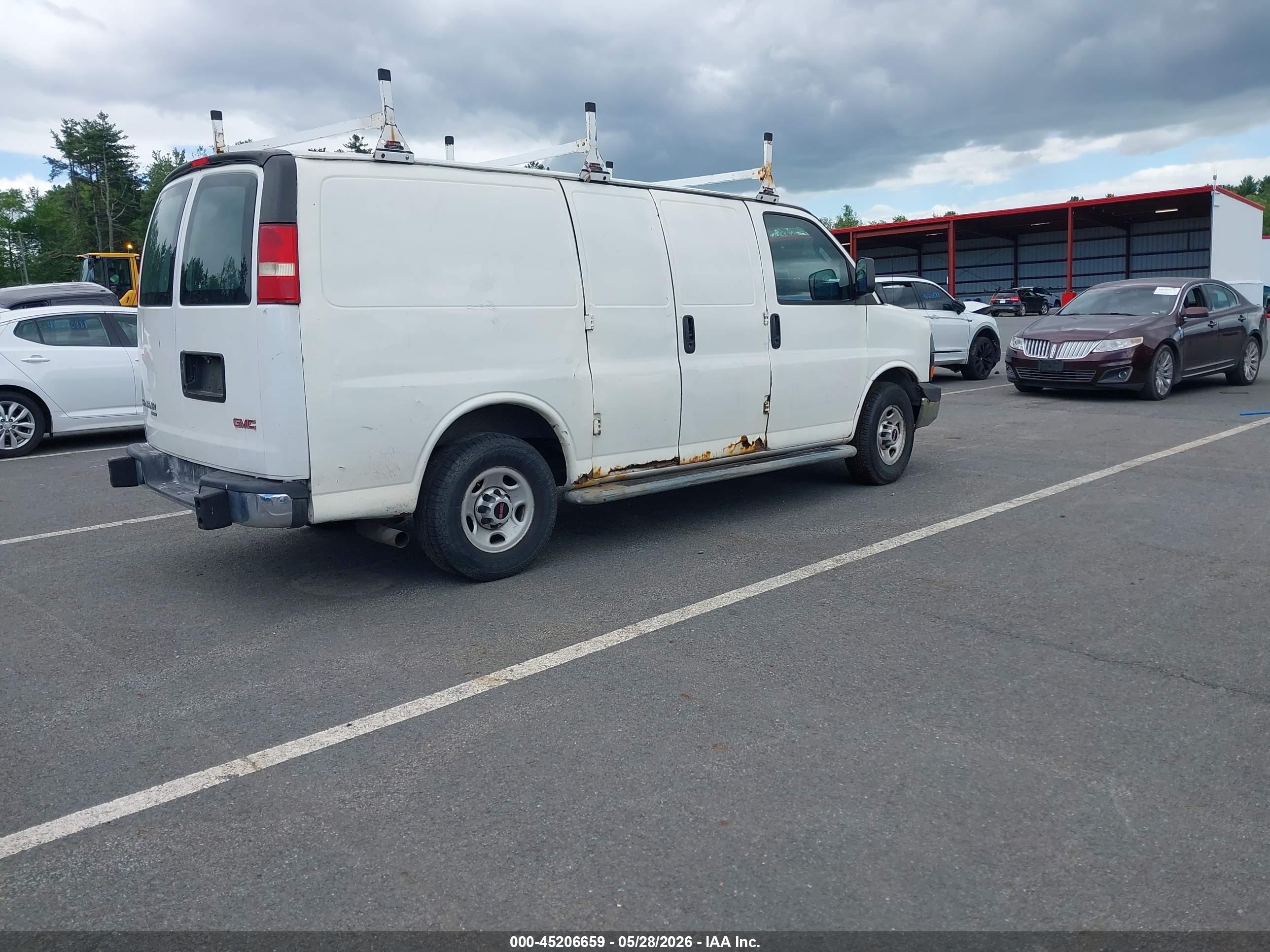 GMC SAVANA image 4