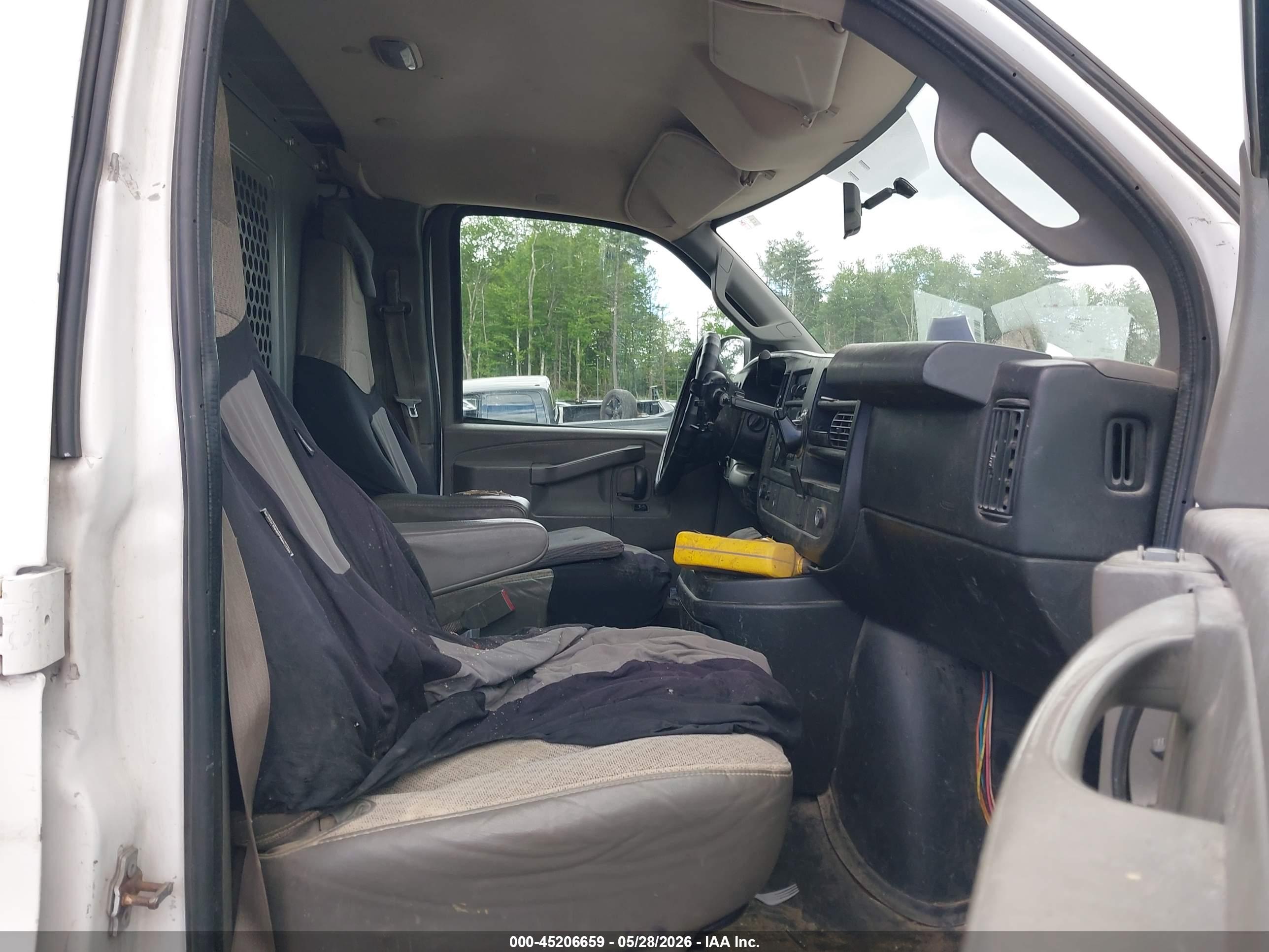 GMC SAVANA image 5