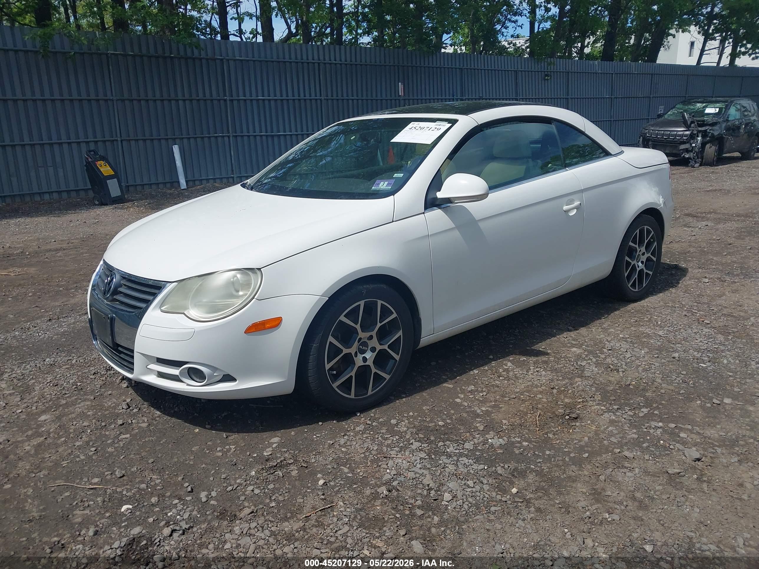 VOLKSWAGEN EOS image 2