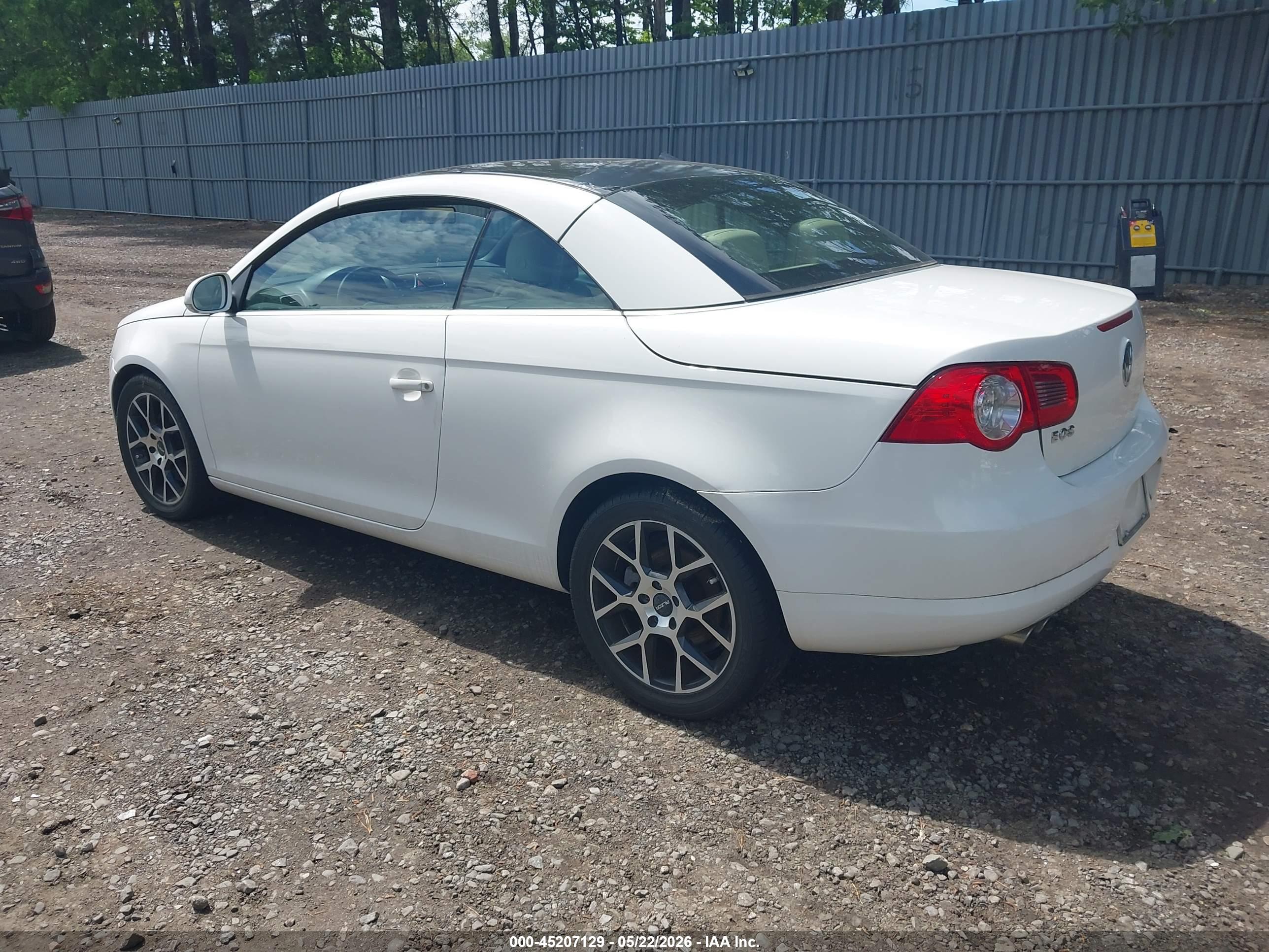 VOLKSWAGEN EOS image 3