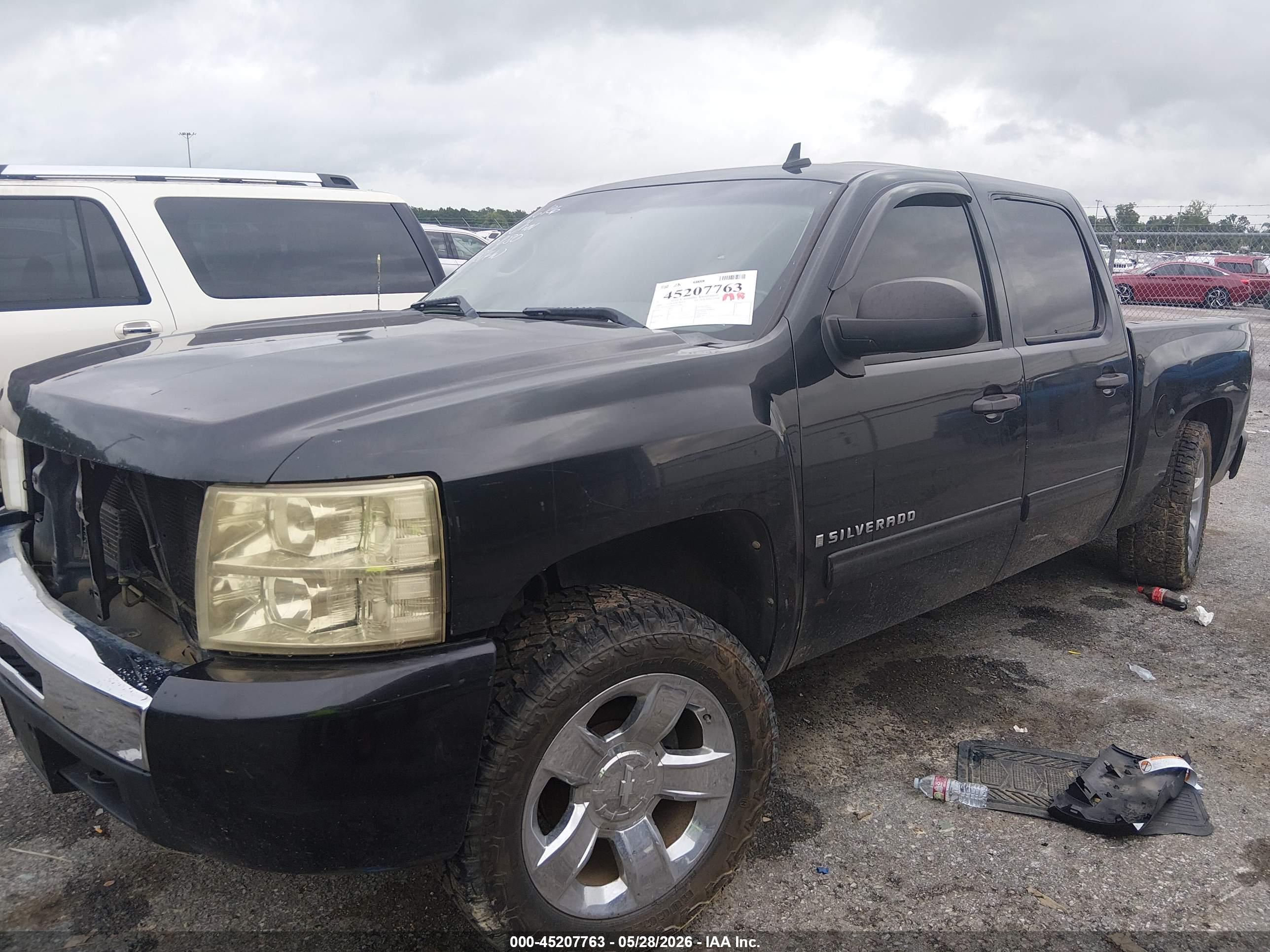 CHEVROLET SILVERADO image 2