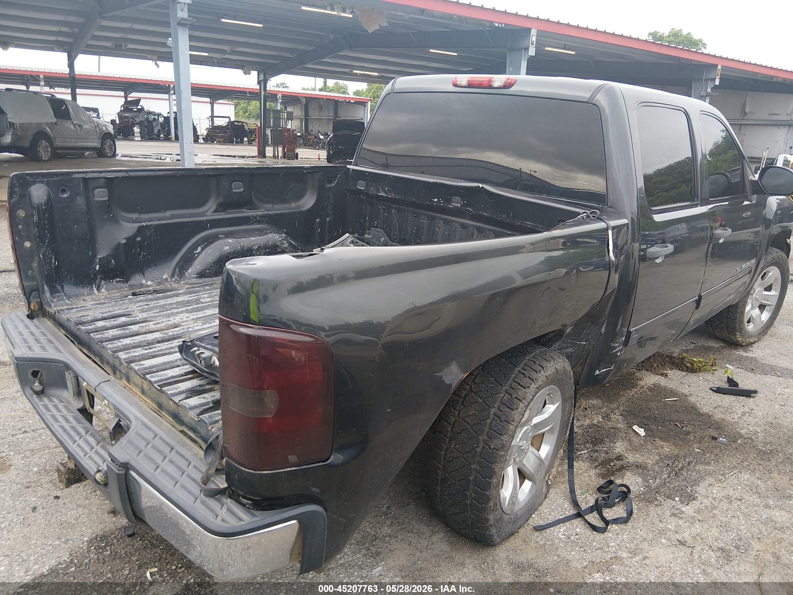 CHEVROLET SILVERADO image 4