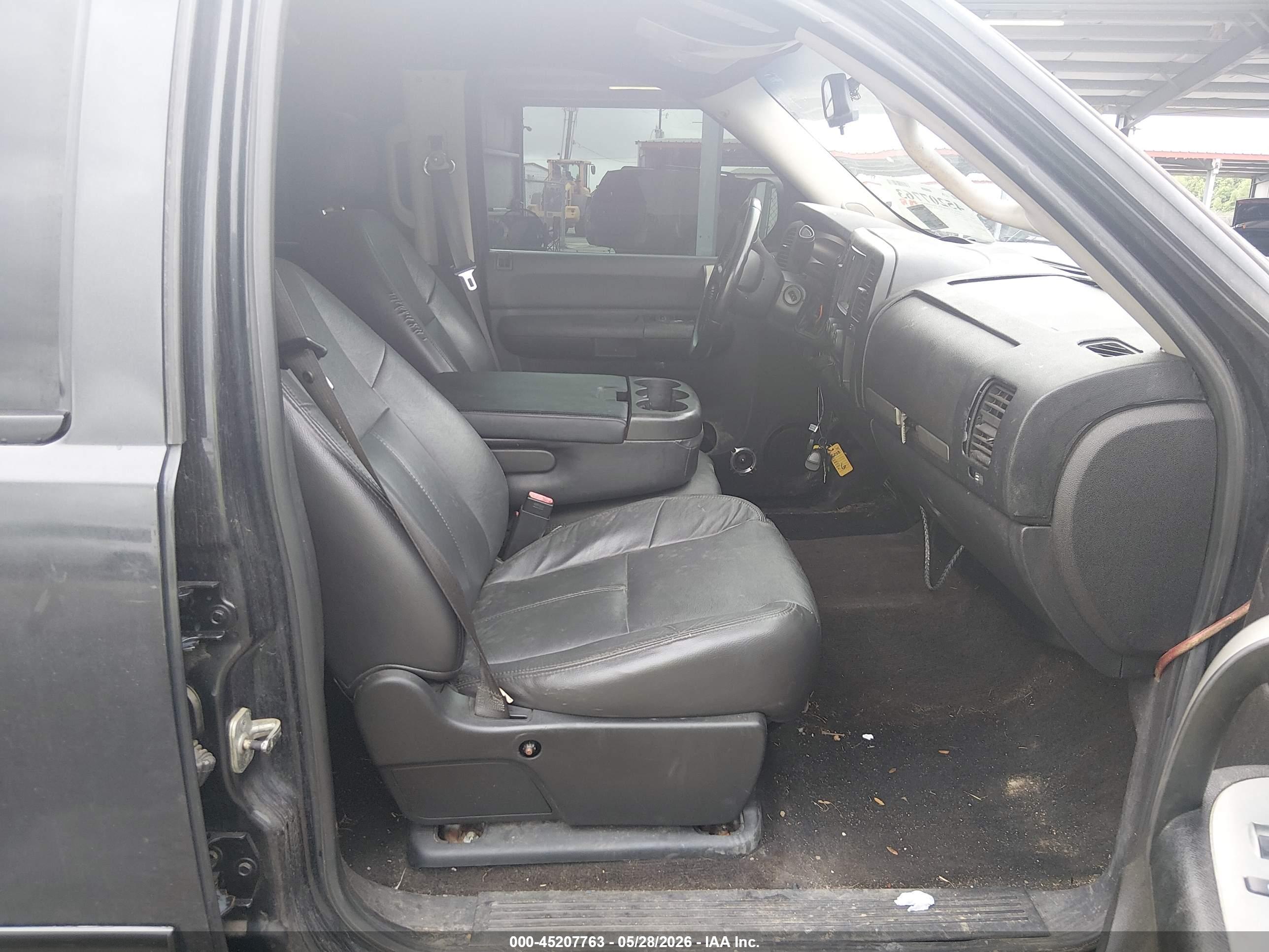 CHEVROLET SILVERADO image 5