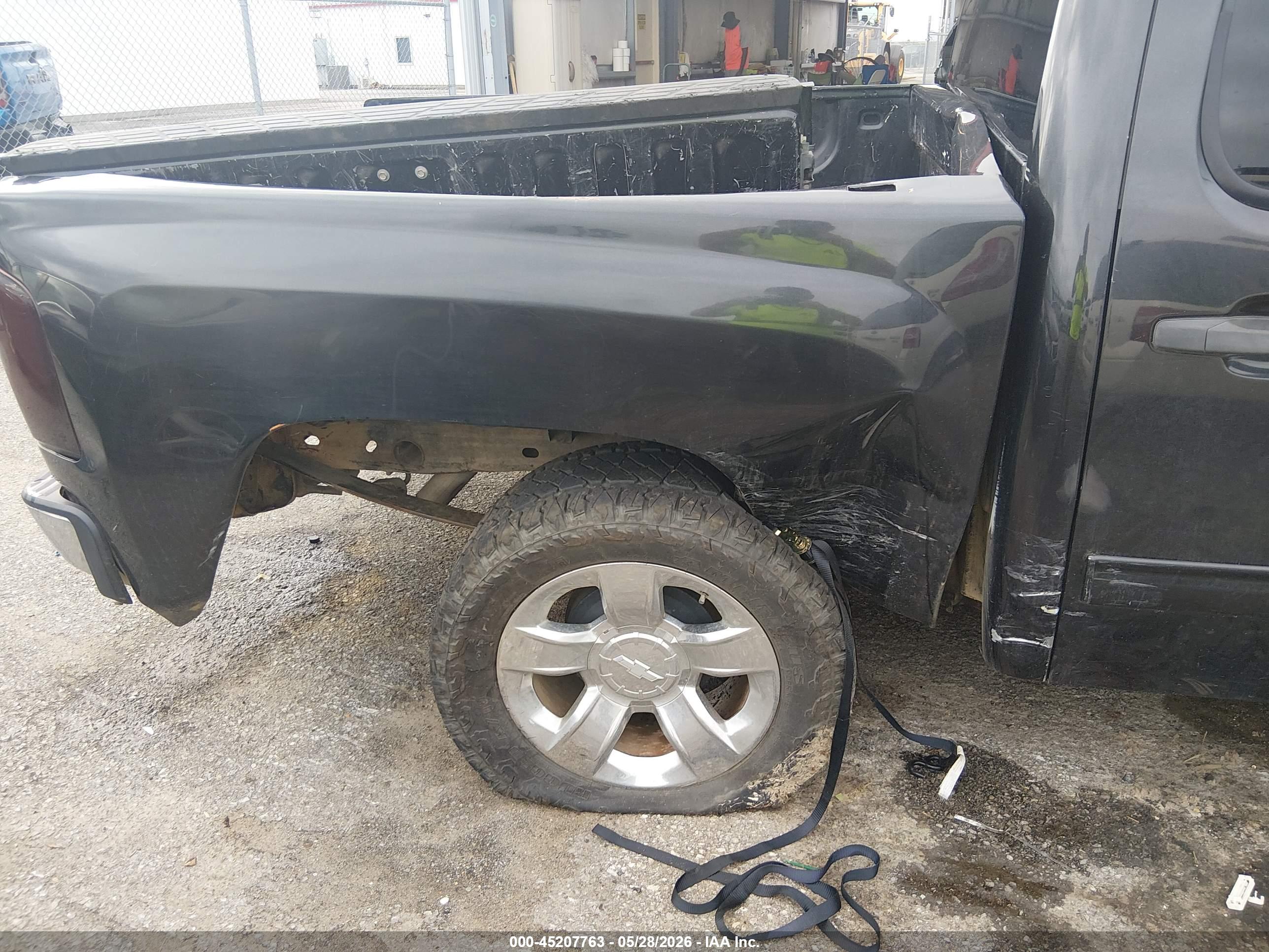 CHEVROLET SILVERADO image 6