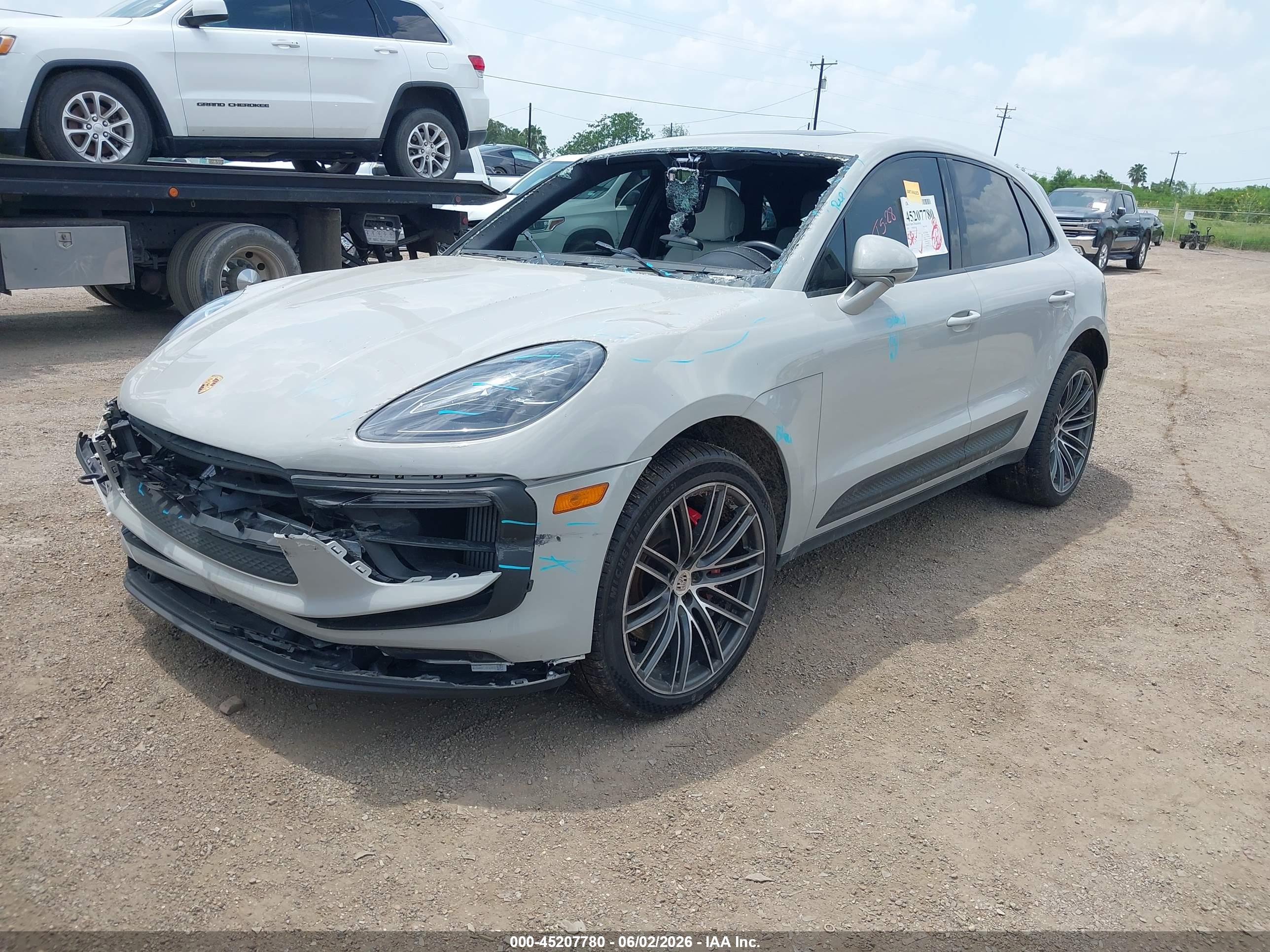 PORSCHE MACAN image 2