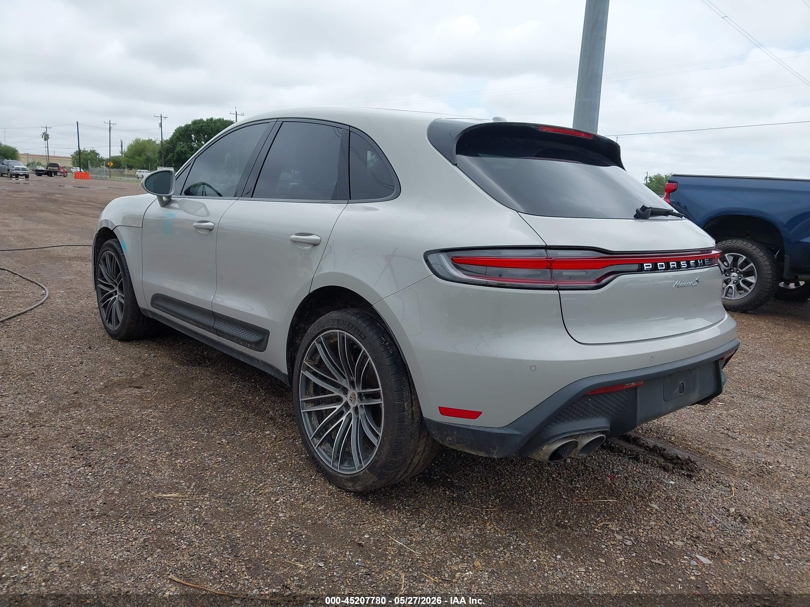 PORSCHE MACAN image 3