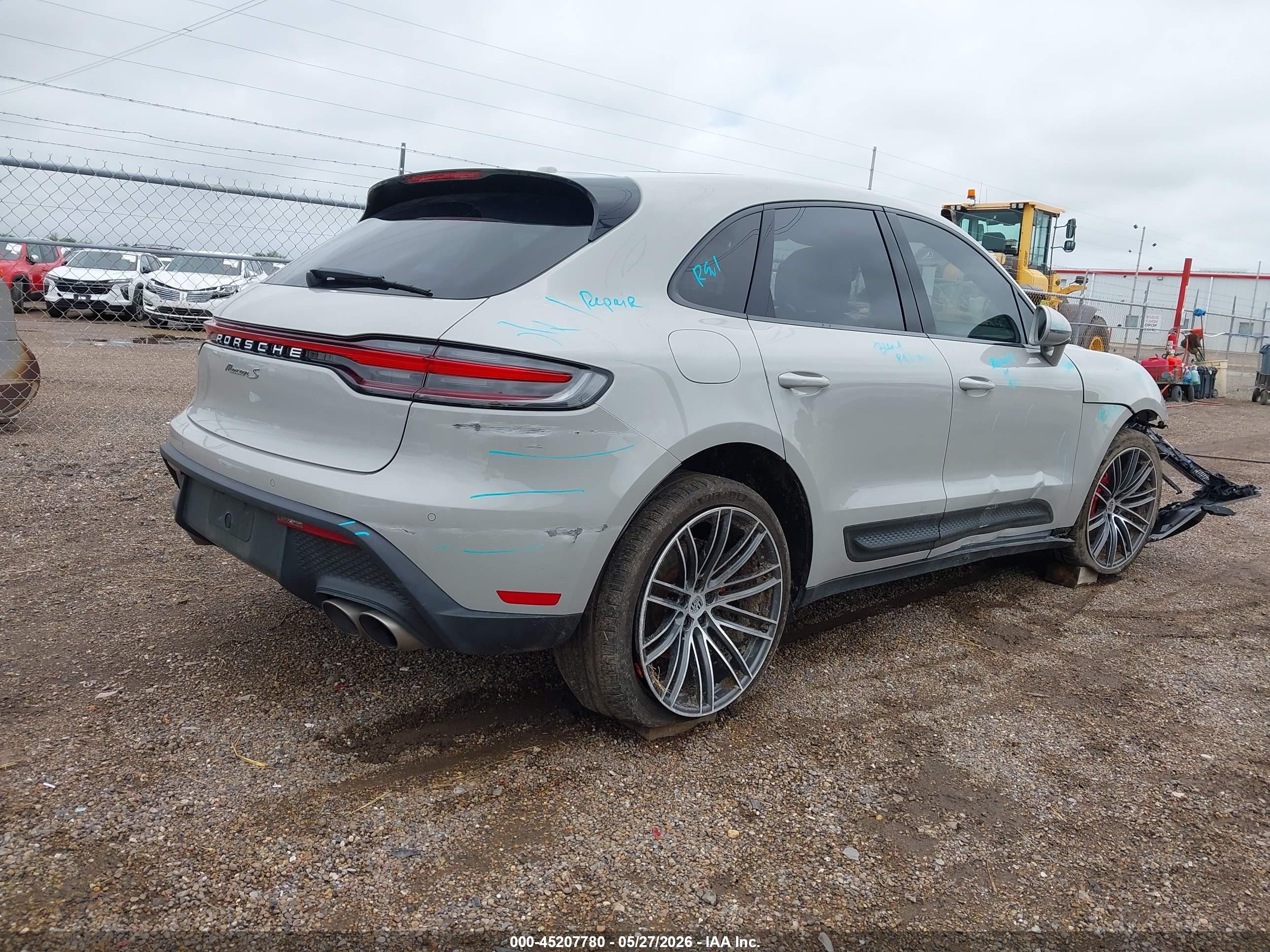 PORSCHE MACAN image 4
