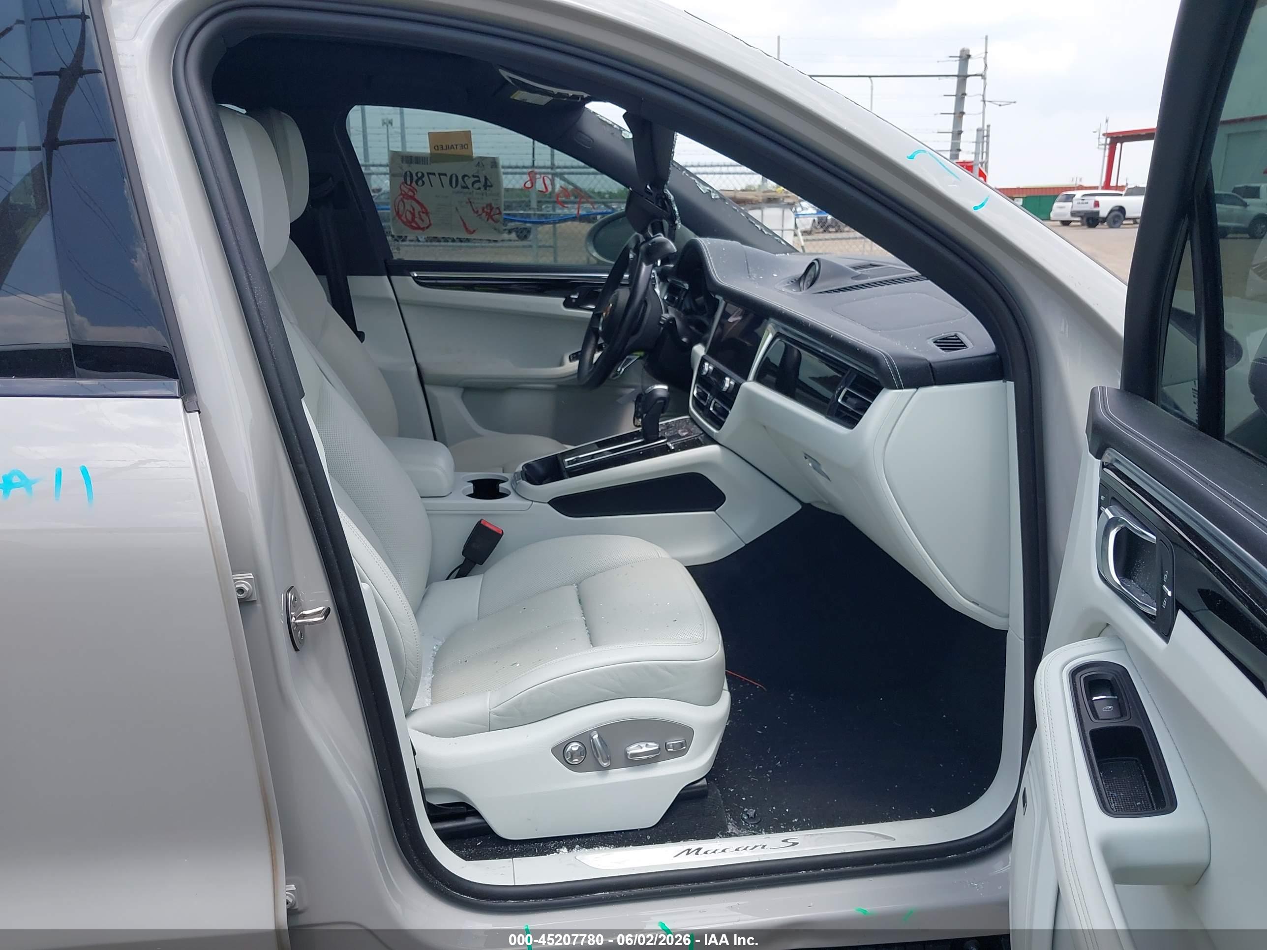 PORSCHE MACAN image 5