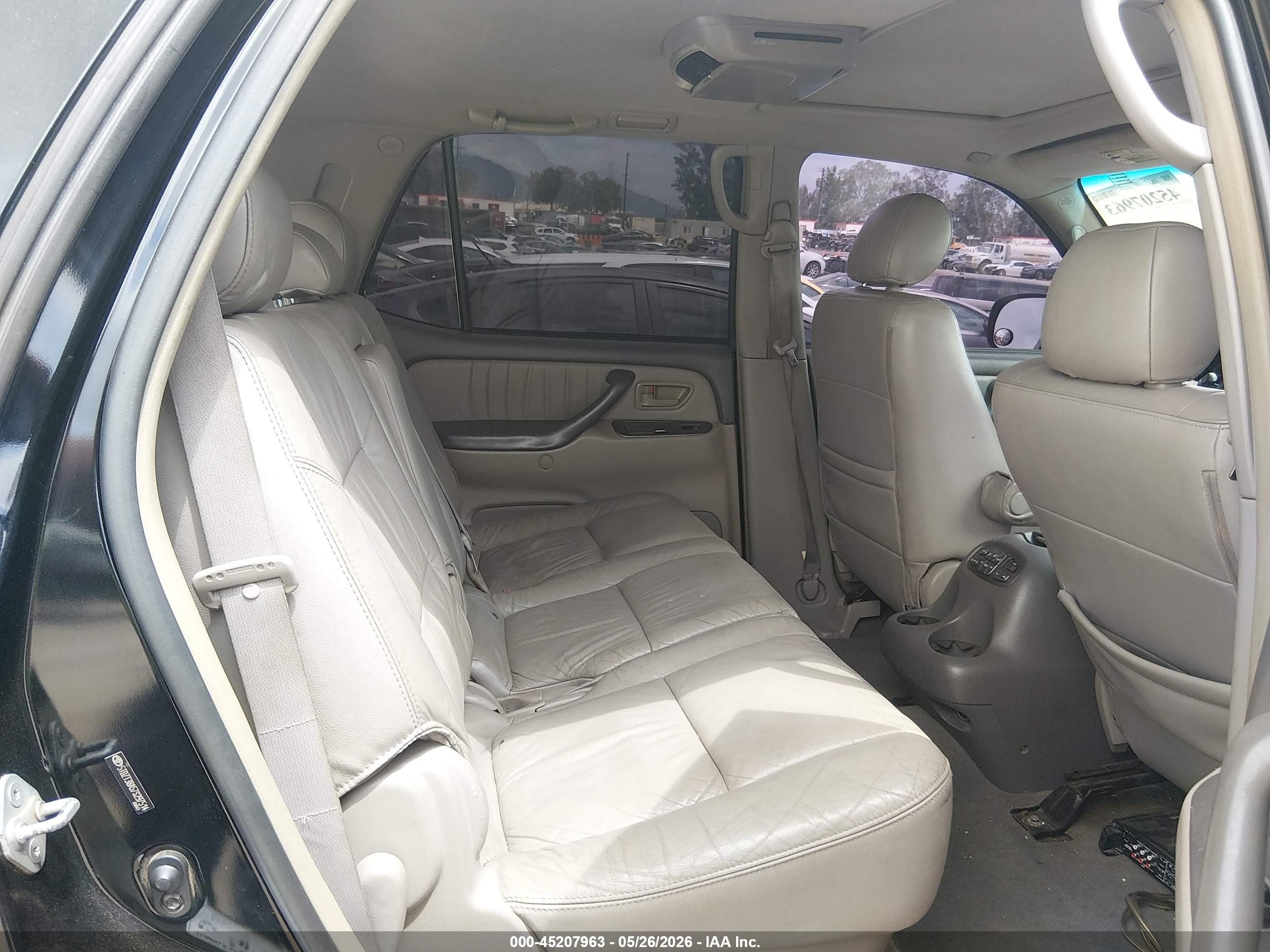 TOYOTA SEQUOIA image 8