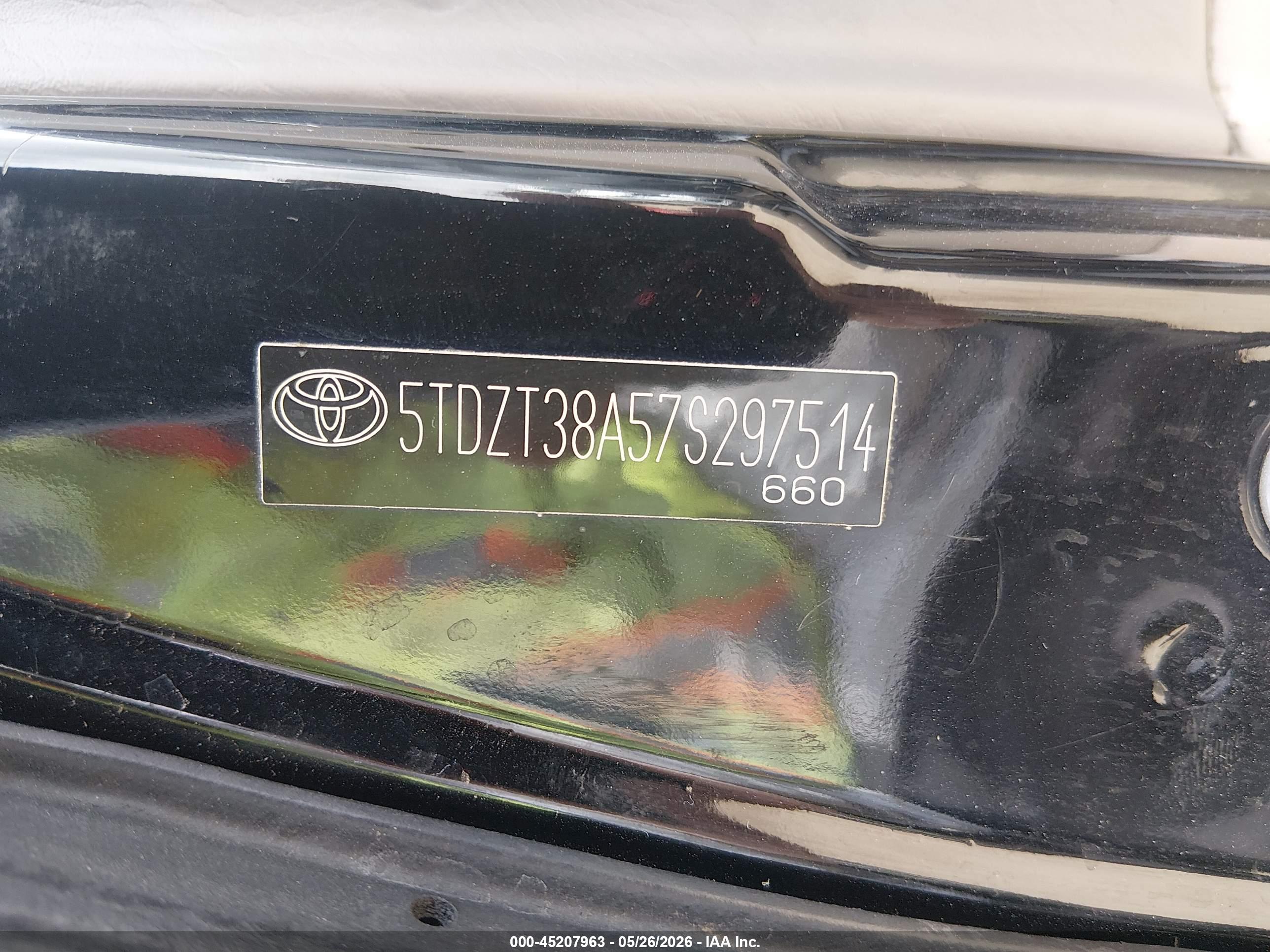 TOYOTA SEQUOIA image 9