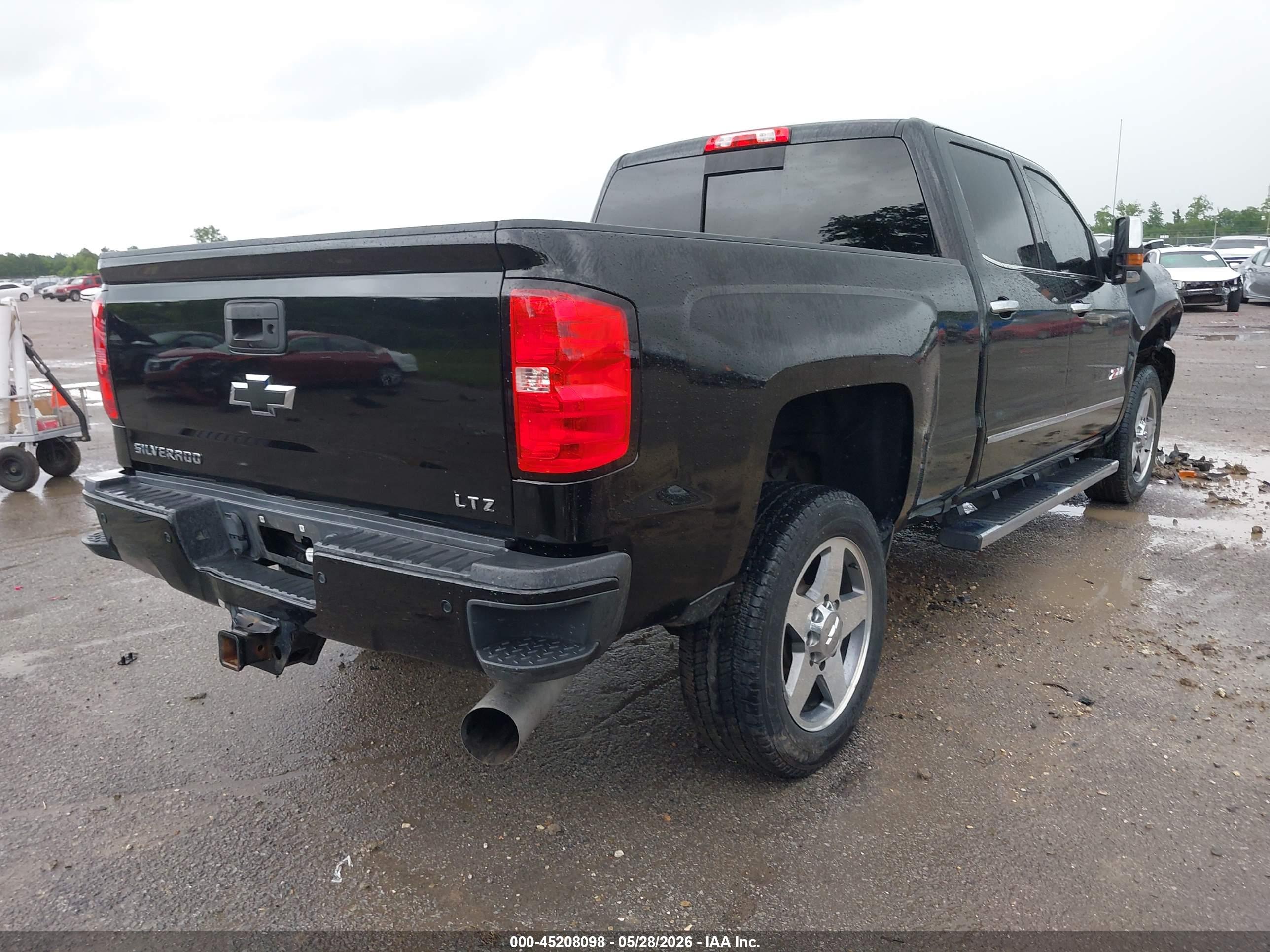 CHEVROLET SILVERADO image 4