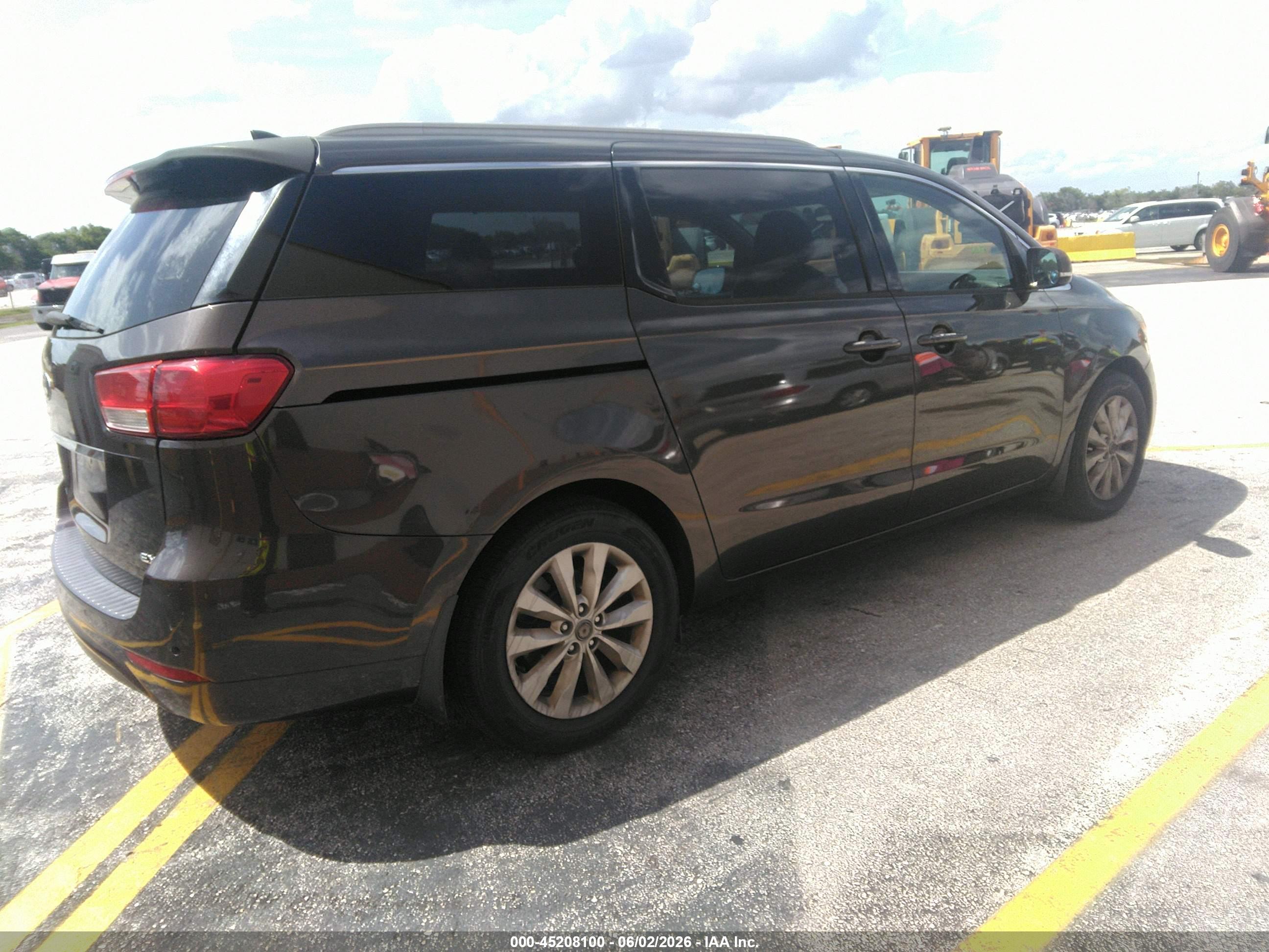 KIA SEDONA image 4